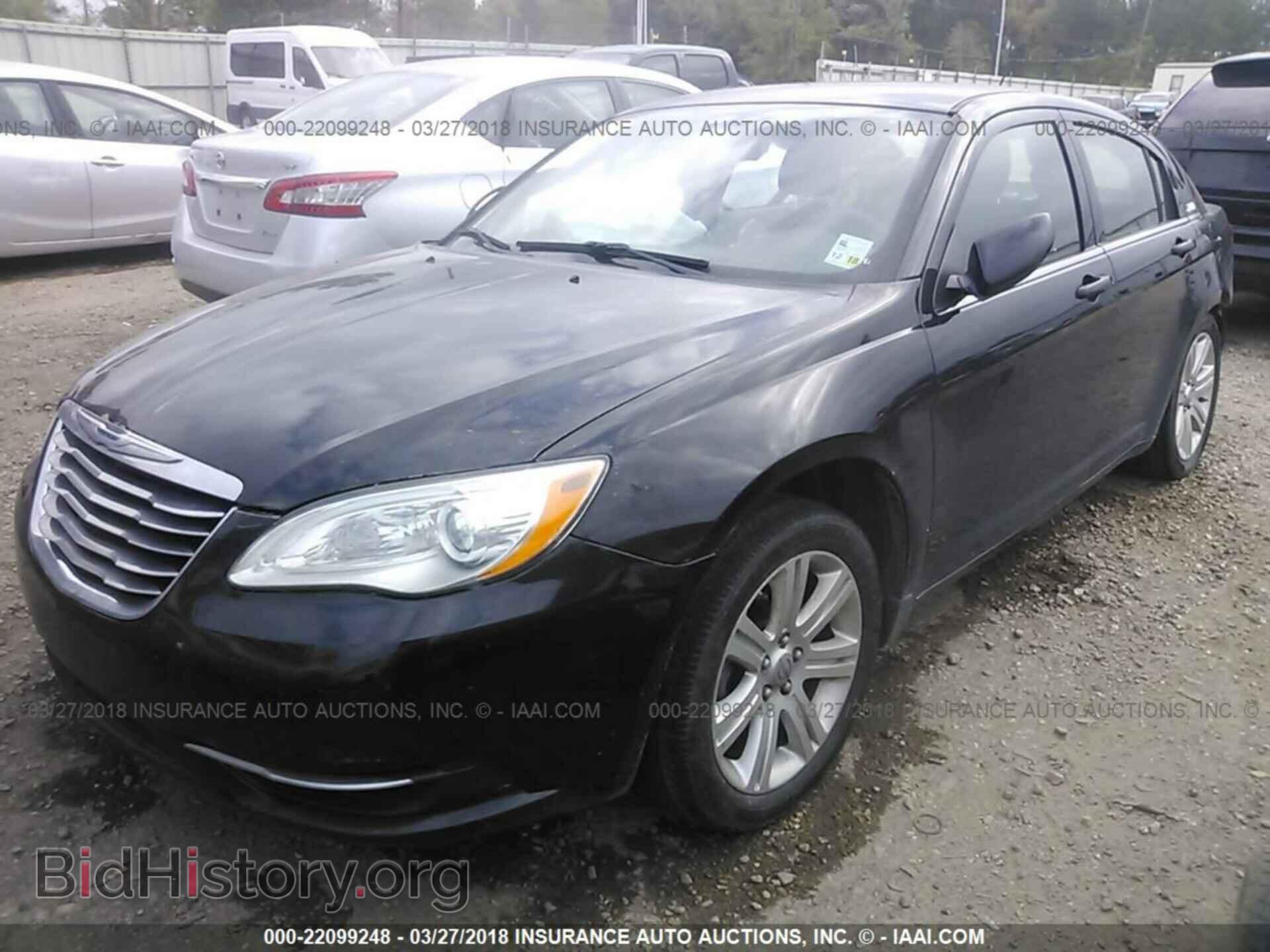 2013 Chrysler 200 - VIN: 1C3CCBBB2DN600031 - Фото 2