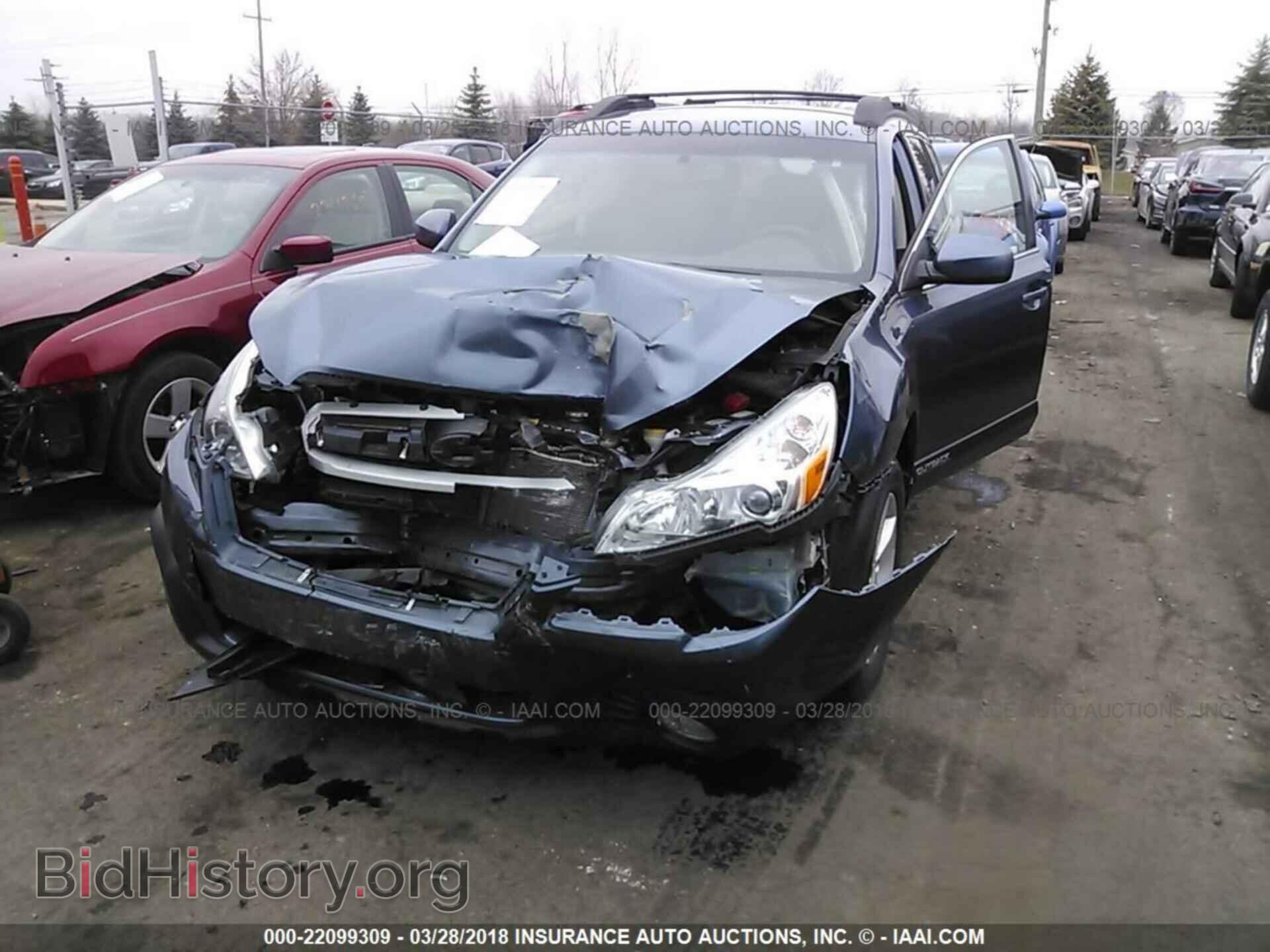 2014 Subaru Outback - VIN: 4S4BRCCC3E3204234 - Photo 2