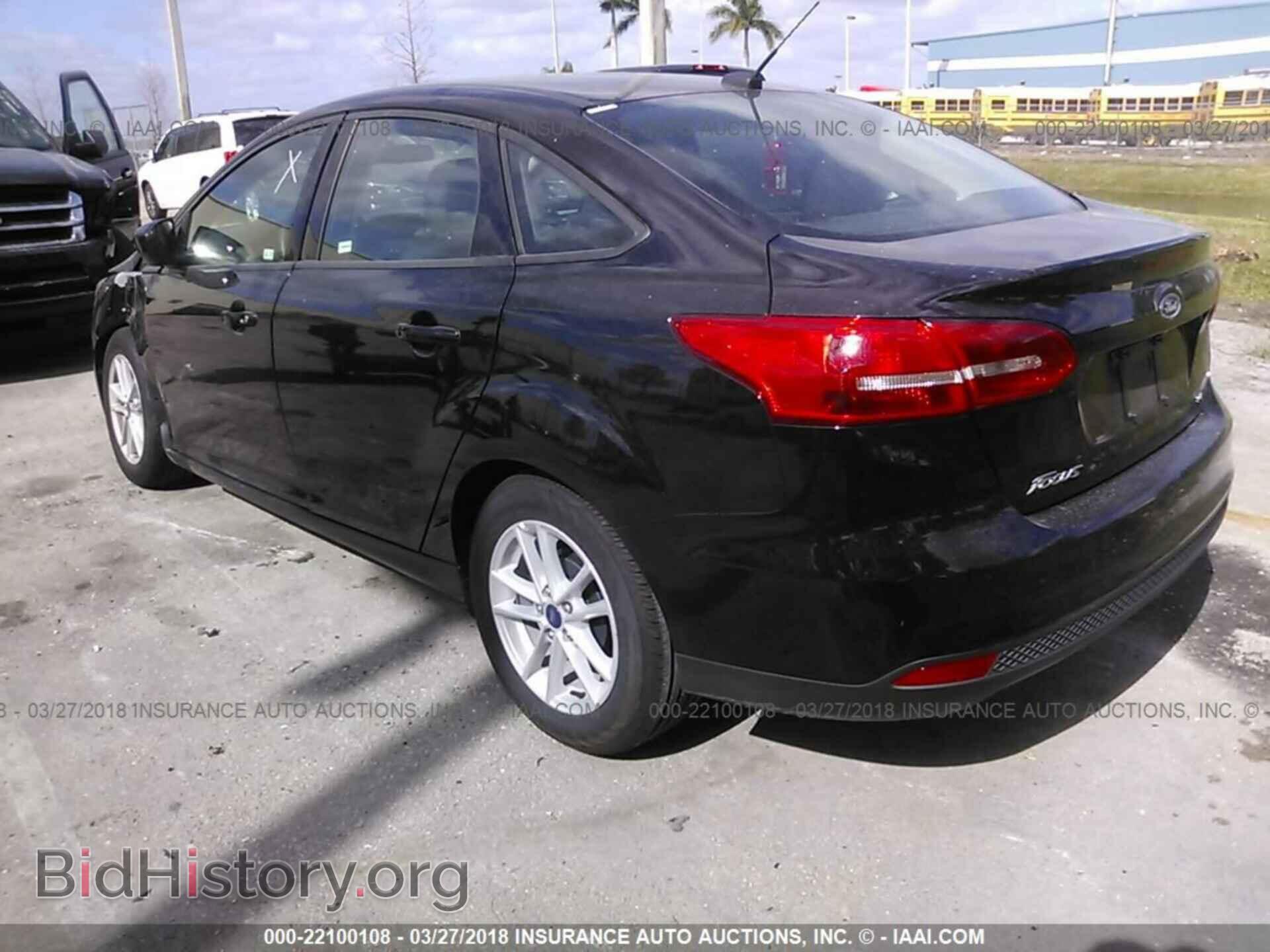 2018 Ford Focus - VIN: 1FADP3F26JL212480 - Фото 3