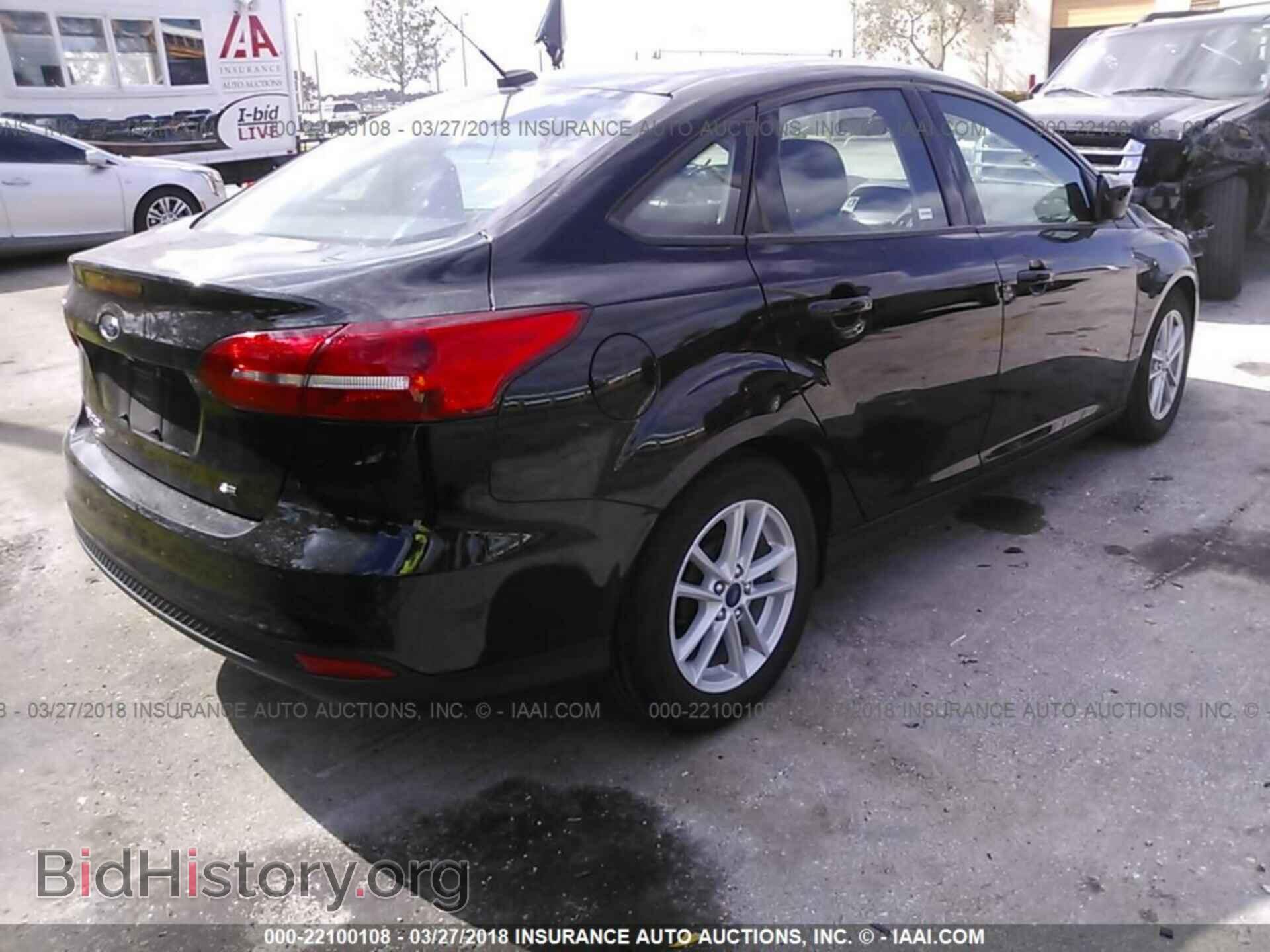 2018 Ford Focus - VIN: 1FADP3F26JL212480 - Фото 4