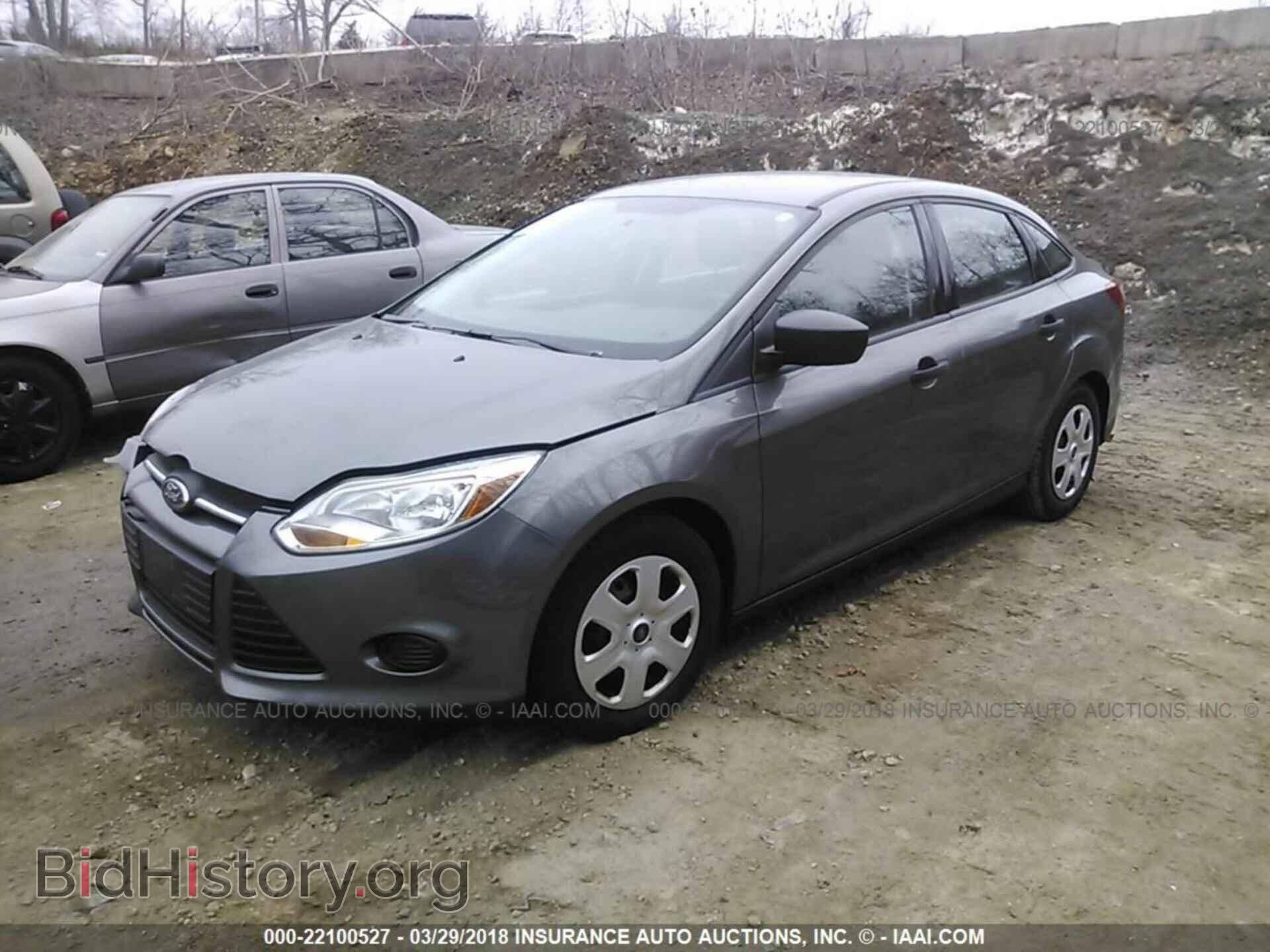 2013 Ford Focus - VIN: 1FADP3E25DL266388 - Photo 2