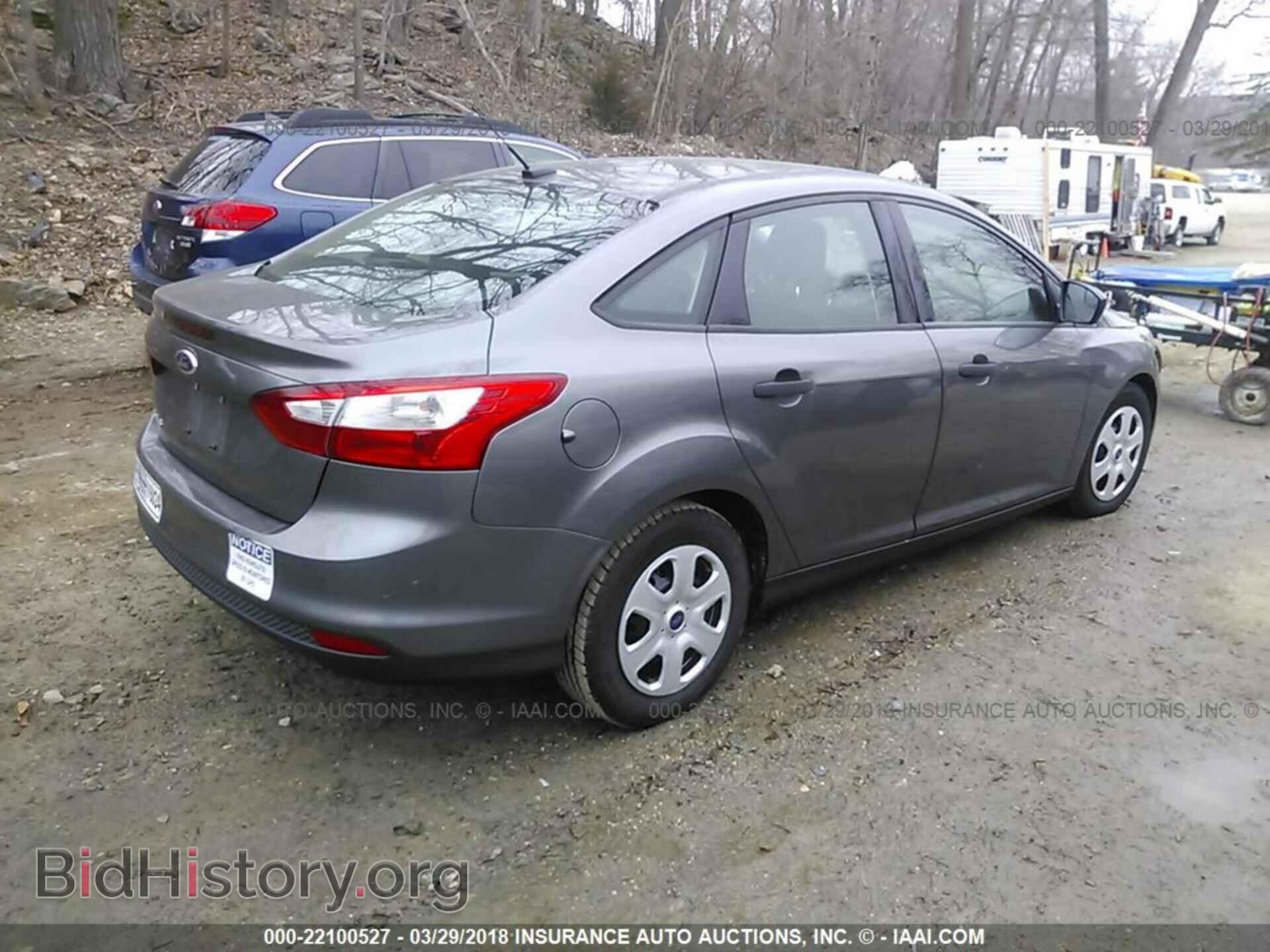 2013 Ford Focus - VIN: 1FADP3E25DL266388 - Photo 4