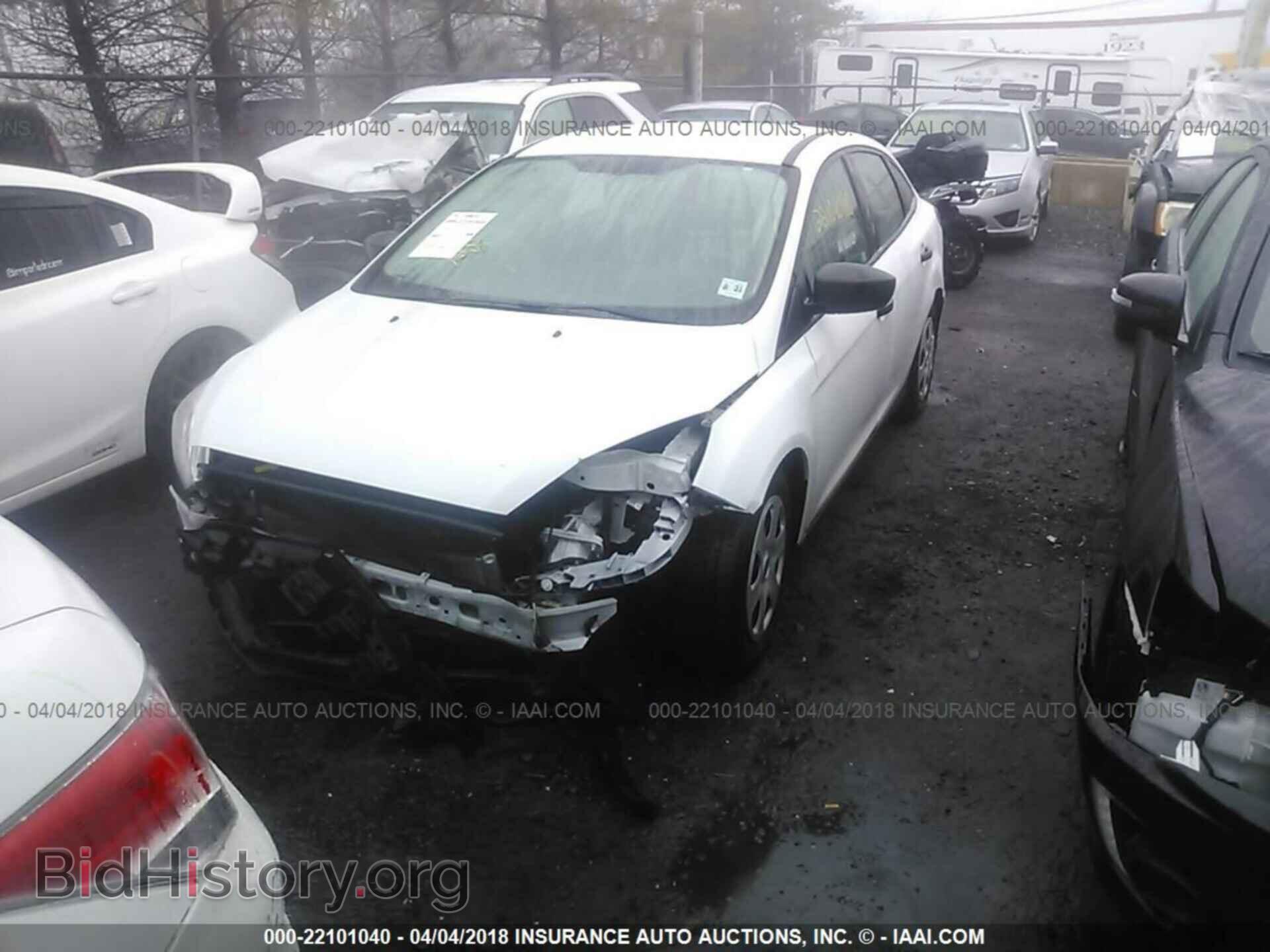 2016 Ford Focus - VIN: 1FADP3E23GL313258 - Photo 2