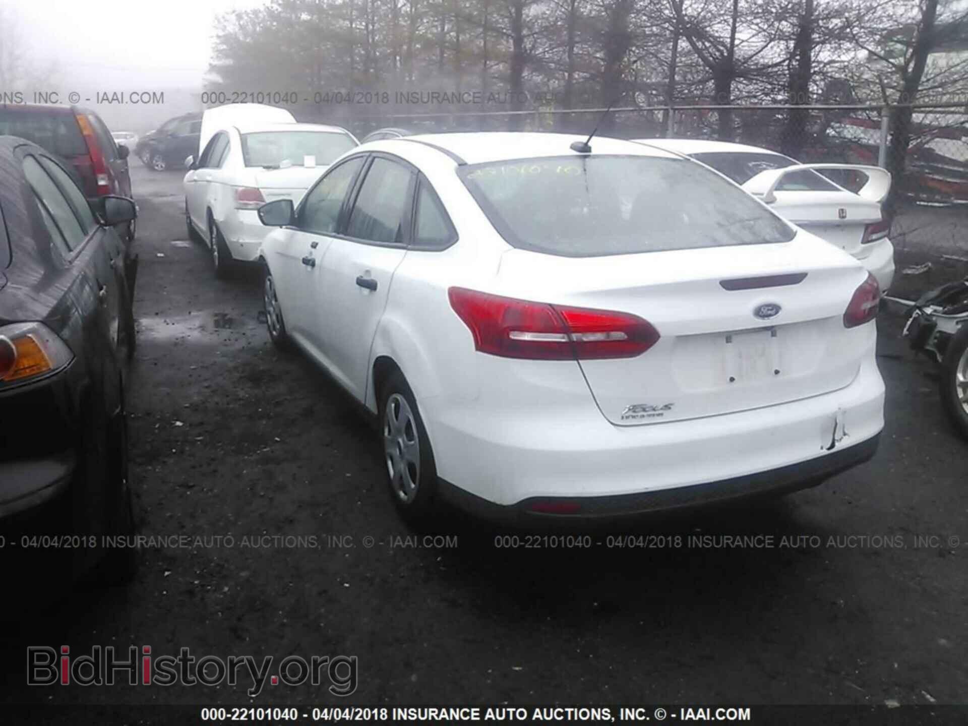 2016 Ford Focus - VIN: 1FADP3E23GL313258 - Photo 3