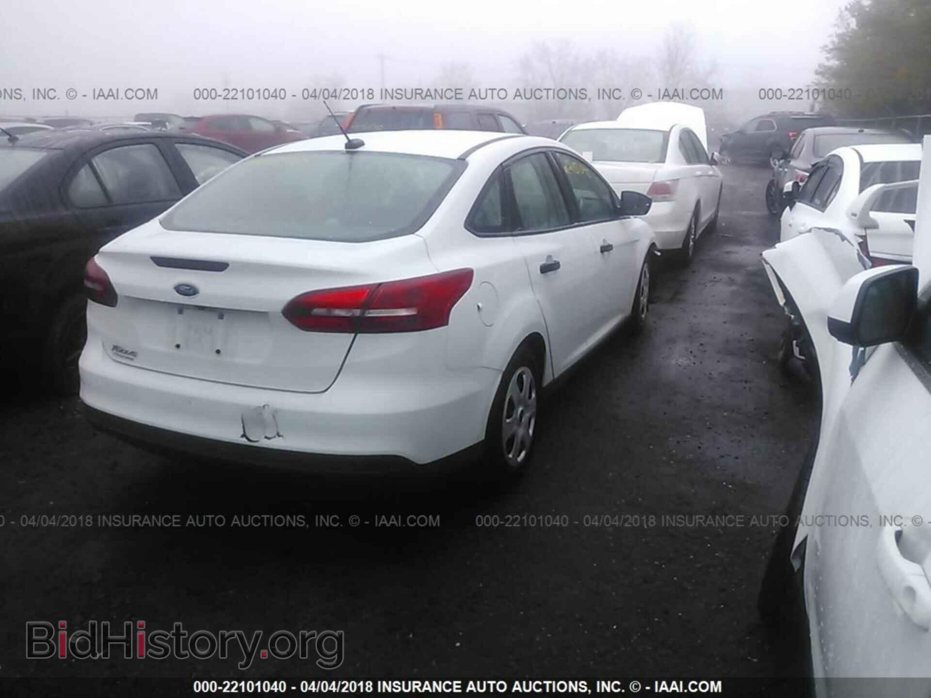 2016 Ford Focus - VIN: 1FADP3E23GL313258 - Photo 4