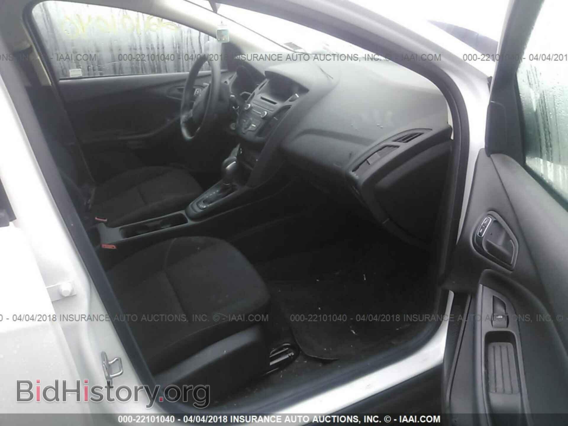 2016 Ford Focus - VIN: 1FADP3E23GL313258 - Photo 5