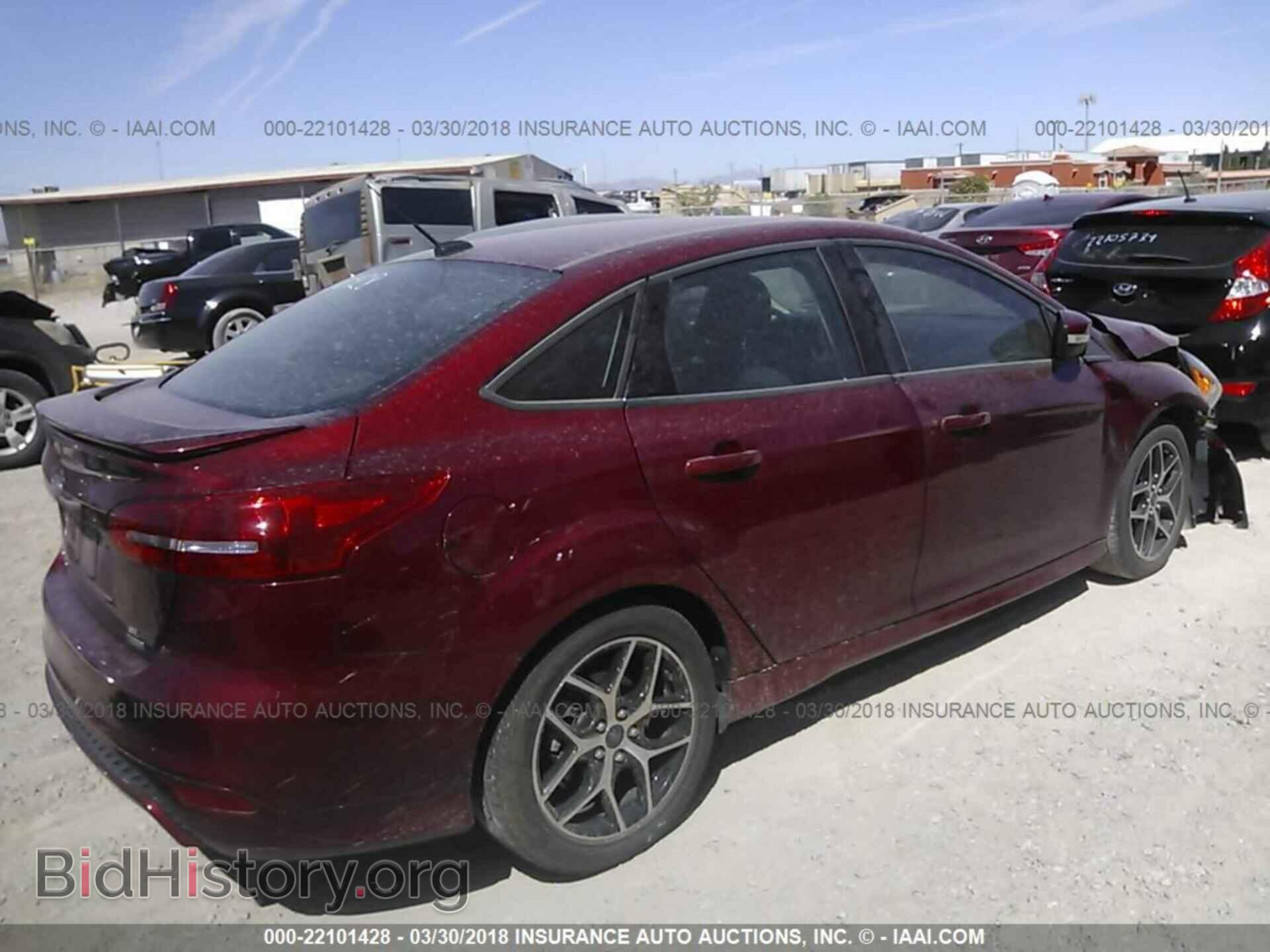 2015 Ford Focus - VIN: 1FADP3FE9FL268964 - Photo 4