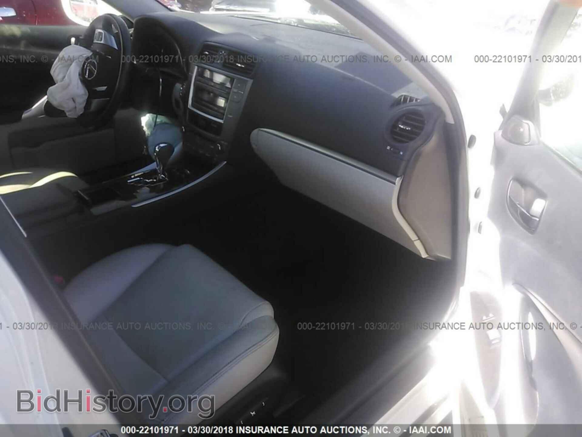 2011 LEXUS IS - VIN: JTHBF5C28B5132011 - Photo 5