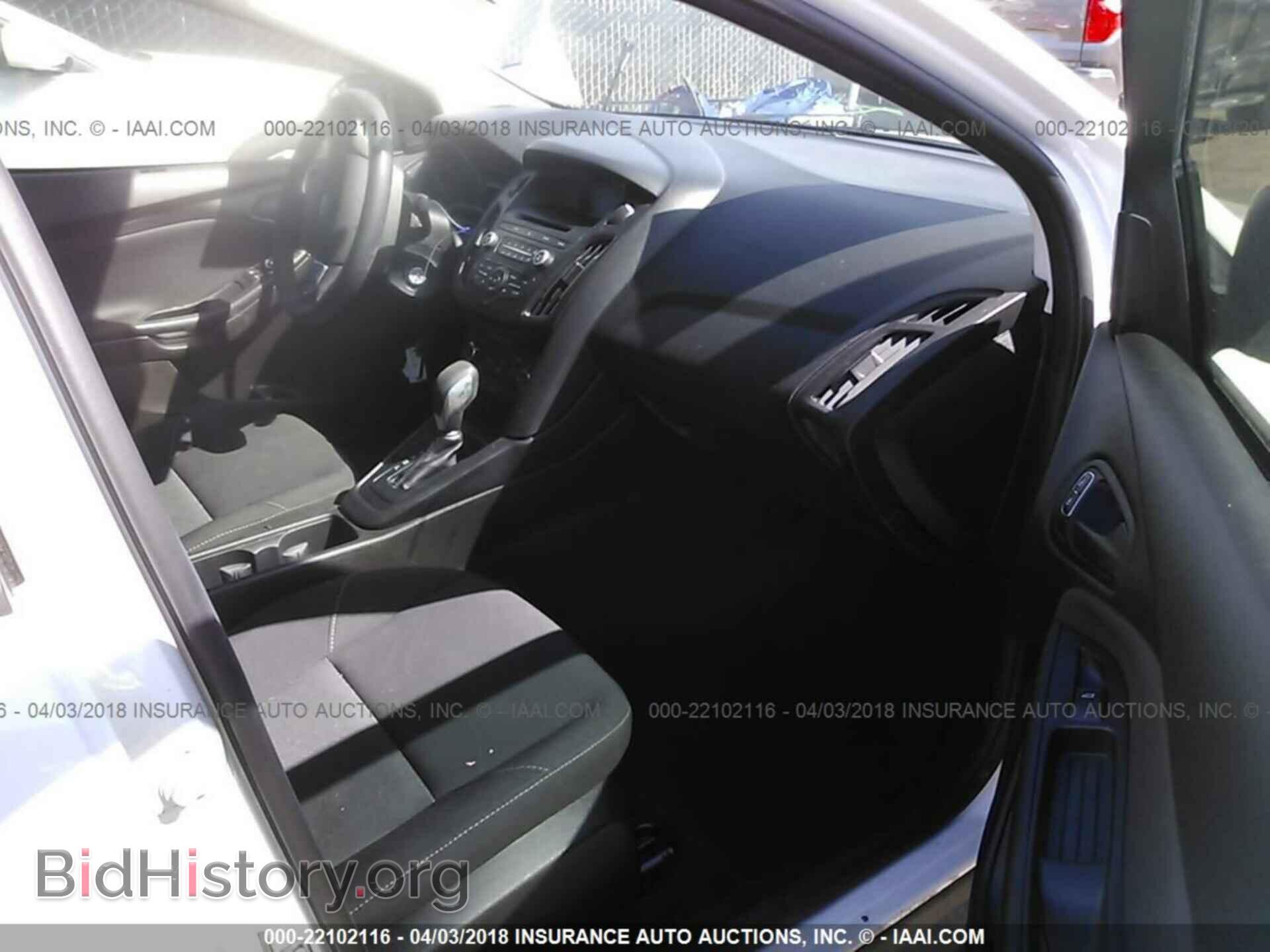 2016 Ford Focus - VIN: 1FADP3E25GL372070 - Photo 5