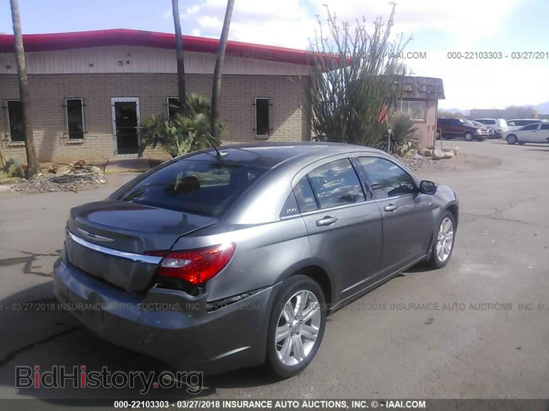 2013 Chrysler 200 - VIN: 1C3CCBAB0DN670578 - Photo 4