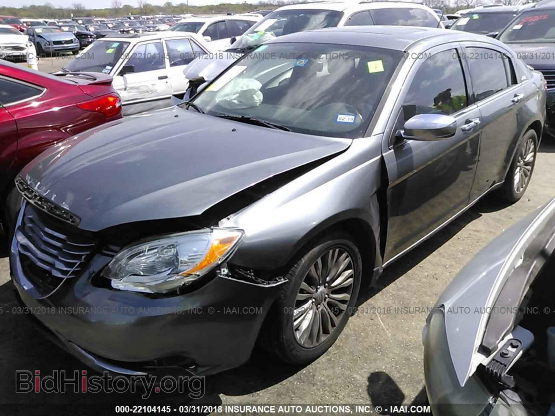 2011 Chrysler 200 - VIN: 1C3BC2FG5BN604007 - Photo 2