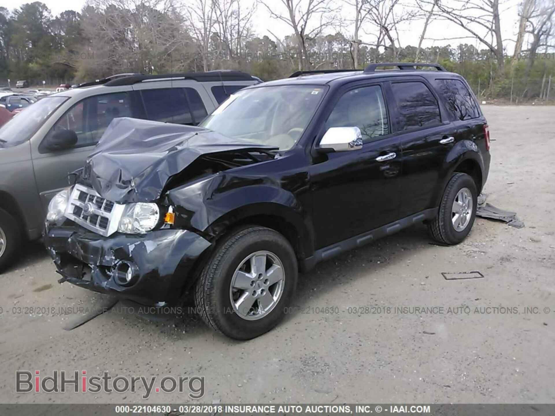 2011 Ford Escape - VIN: 1FMCU0D73BKC31311 - Фото 2