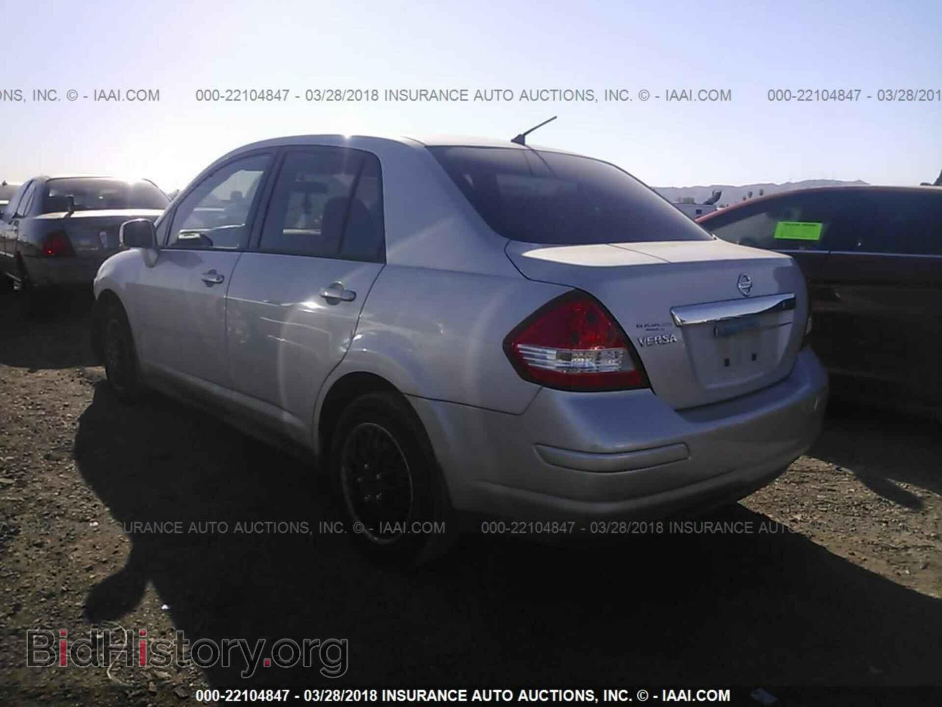 2011 Nissan Versa - VIN: 3N1BC1AP0BL422859 - Фото 3