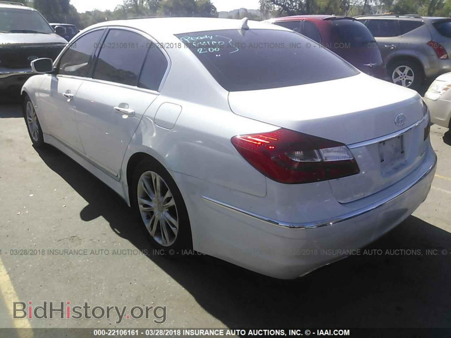 2012 Hyundai Genesis - VIN: KMHGC4DF0CU166135 - Фото 3