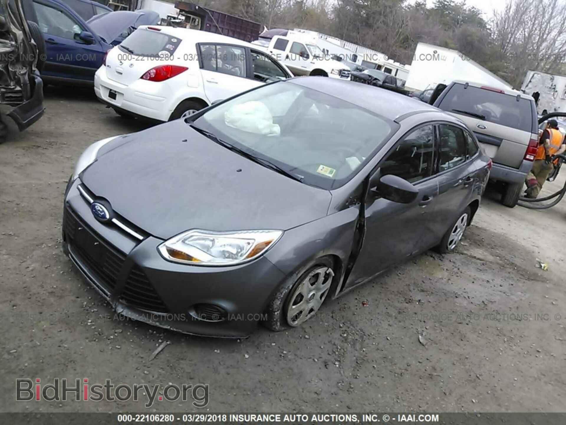 2012 Ford Focus - VIN: 1FAHP3E28CL260231 - Photo 2