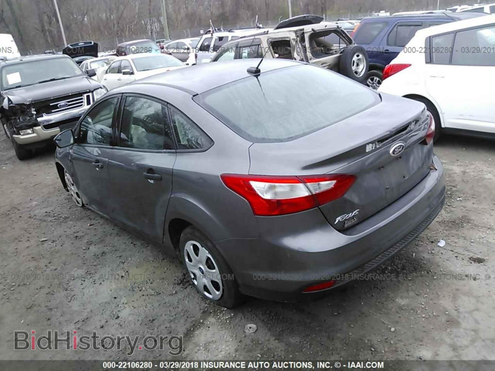 2012 Ford Focus - VIN: 1FAHP3E28CL260231 - Photo 3