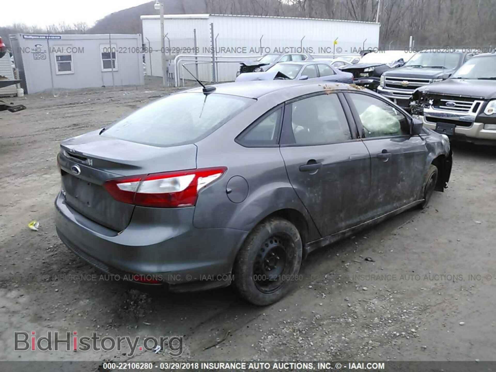 2012 Ford Focus - VIN: 1FAHP3E28CL260231 - Photo 4