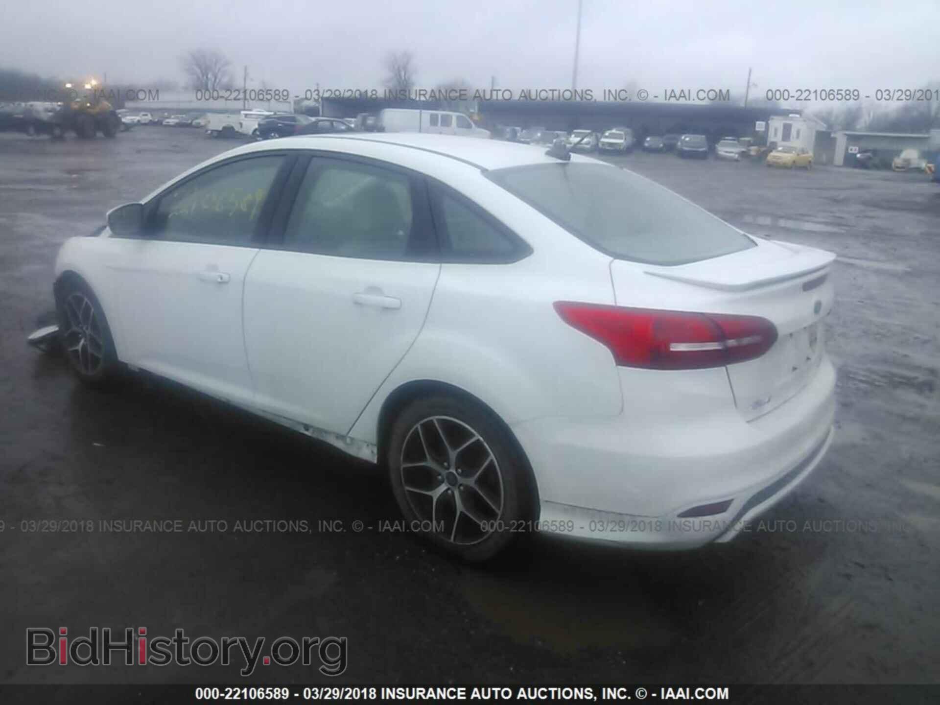 2015 Ford Focus - VIN: 1FADP3F21FL333800 - Photo 3