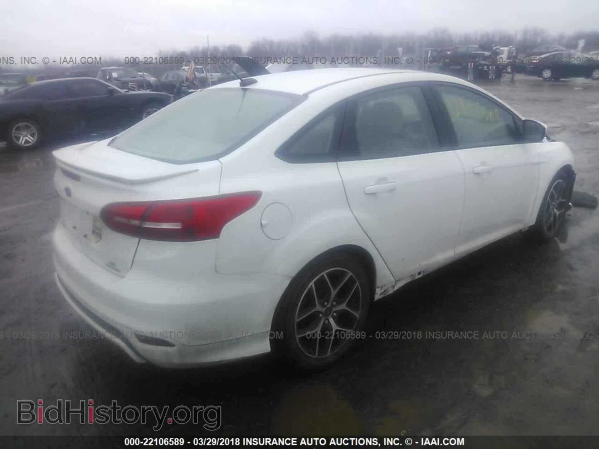 2015 Ford Focus - VIN: 1FADP3F21FL333800 - Photo 4