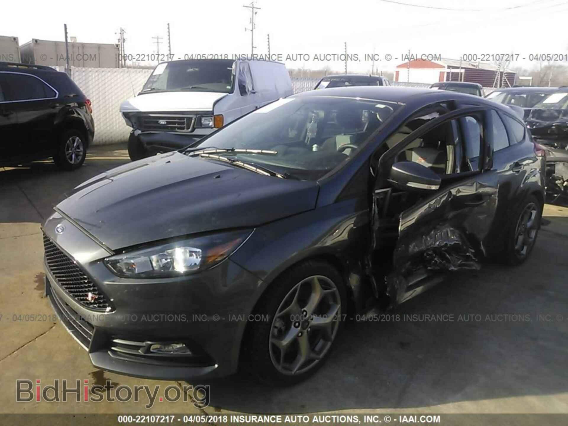 2017 Ford Focus - VIN: 1FADP3L99HL254363 - Photo 2