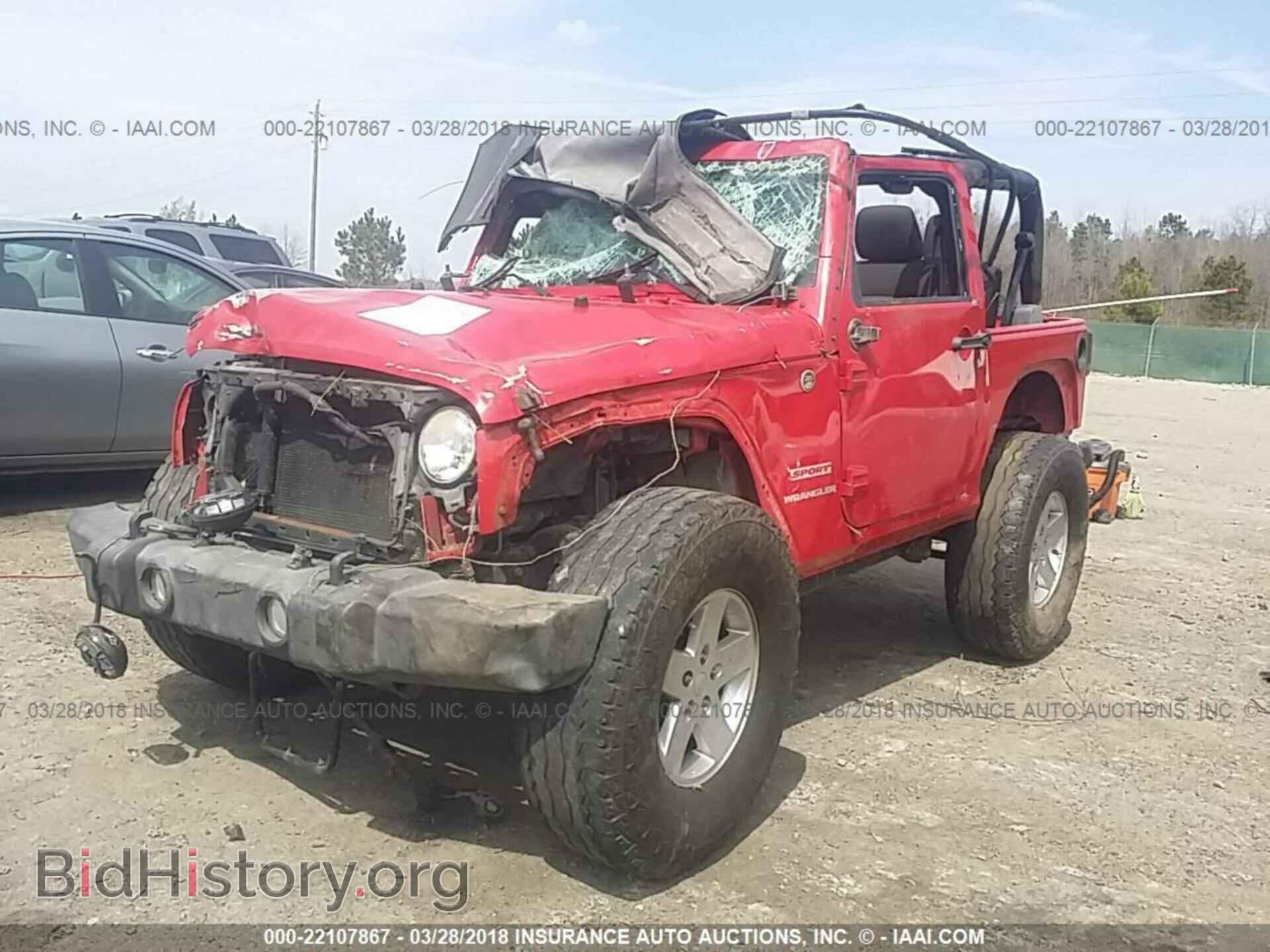 2011 Jeep Wrangler - VIN: 1J4GA2D19BL641606 - Фото 2