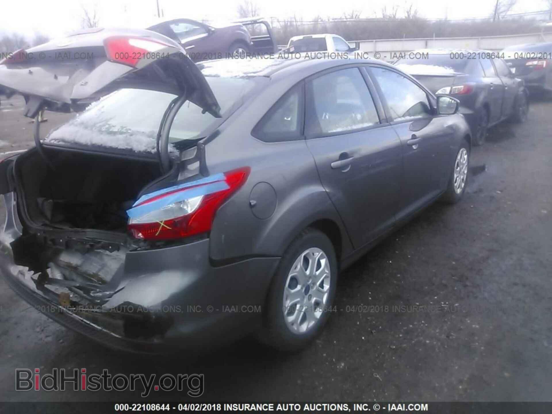 2012 Ford Focus - VIN: 1FAHP3F22CL354068 - Photo 4