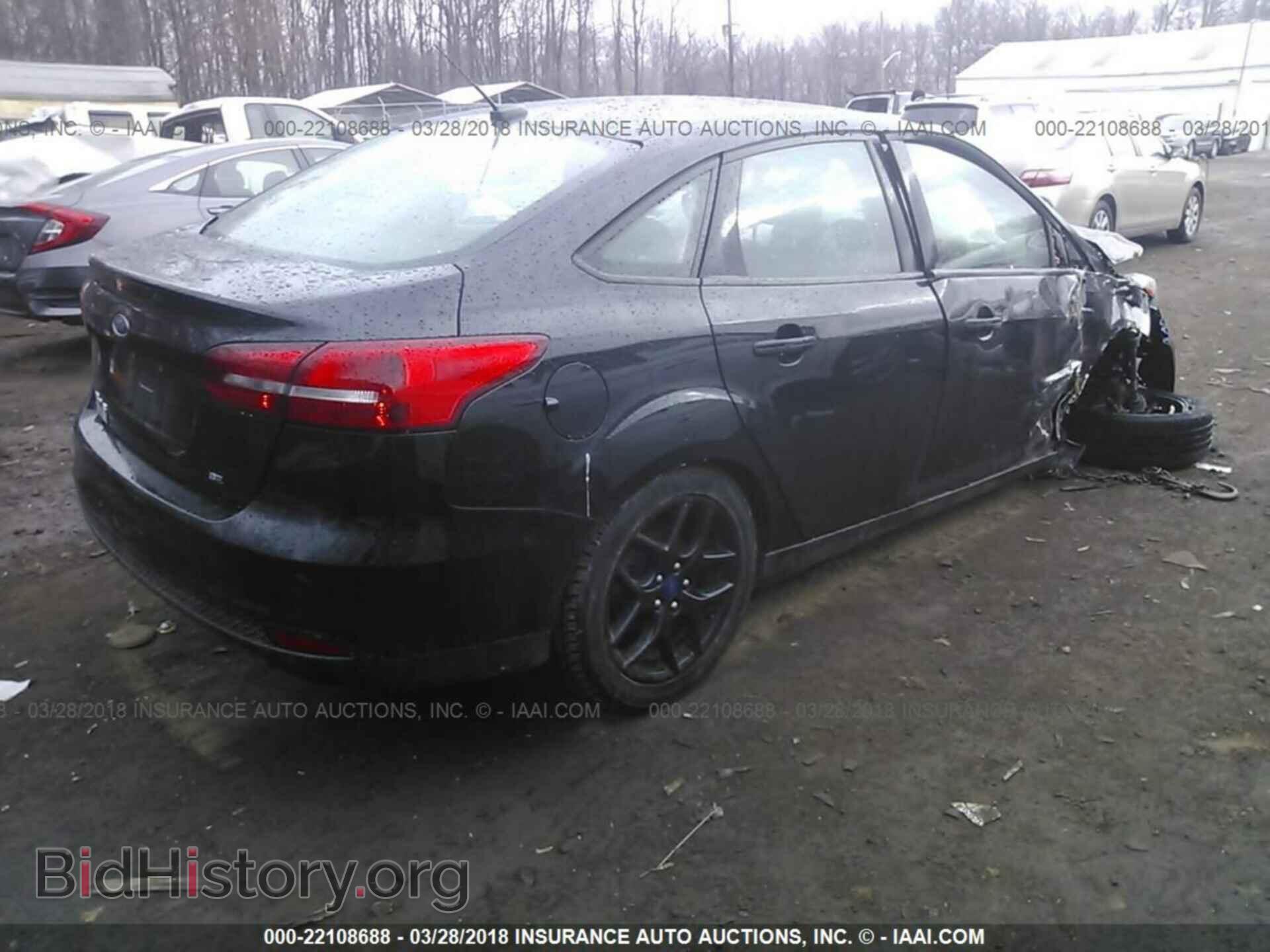 2016 Ford Focus - VIN: 1FADP3F2XGL357031 - Photo 4