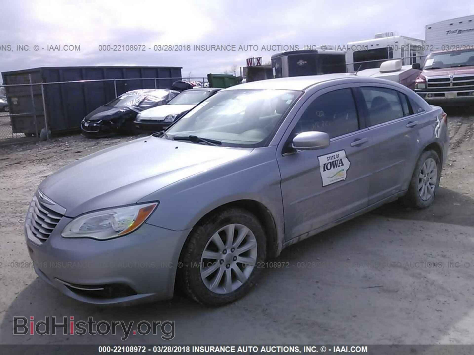 2013 Chrysler 200 - VIN: 1C3CCBBG1DN696410 - Photo 2