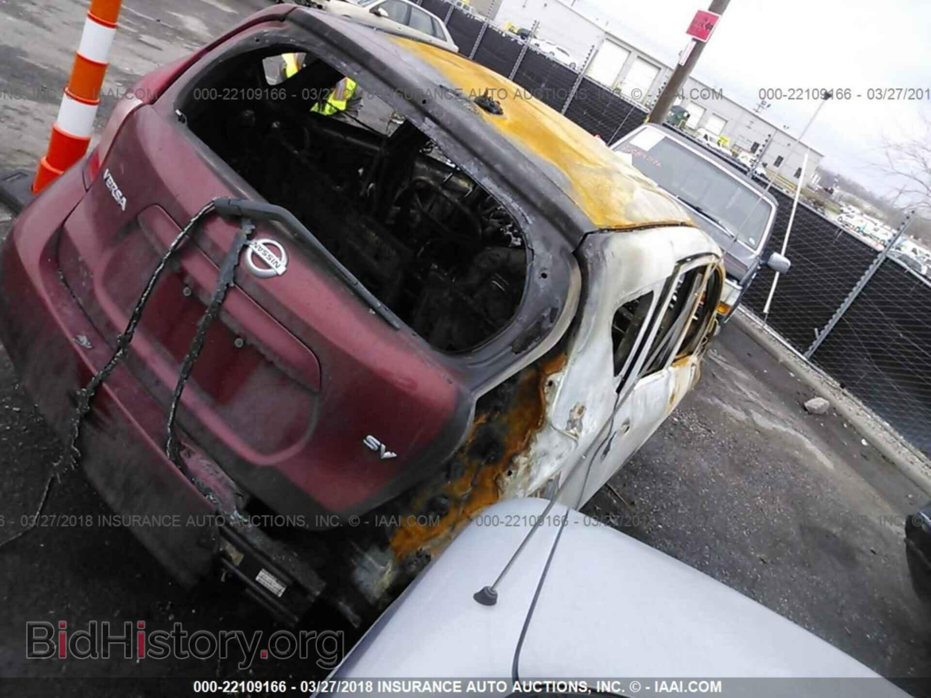 2016 Nissan Versa note - VIN: 3N1CE2CP4GL352159 - Photo 4