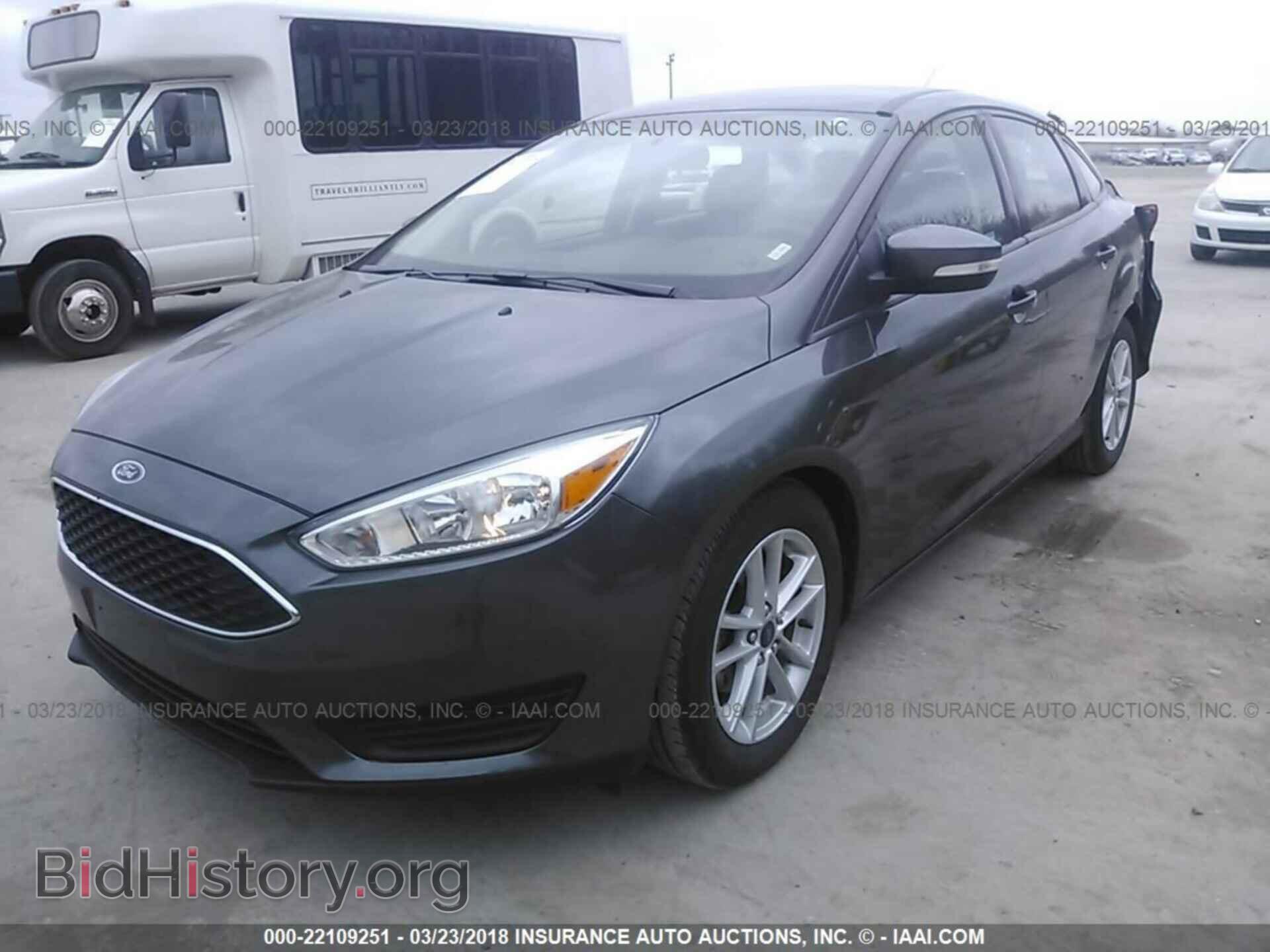 2017 Ford Focus - VIN: 1FADP3F24HL231300 - Фото 2