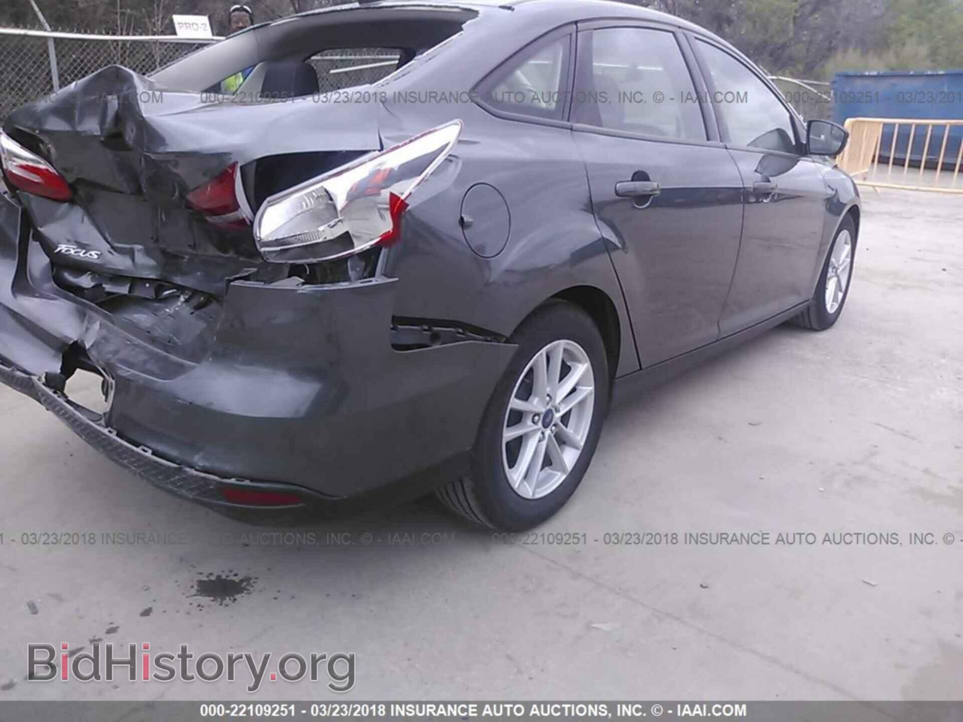 2017 Ford Focus - VIN: 1FADP3F24HL231300 - Фото 4