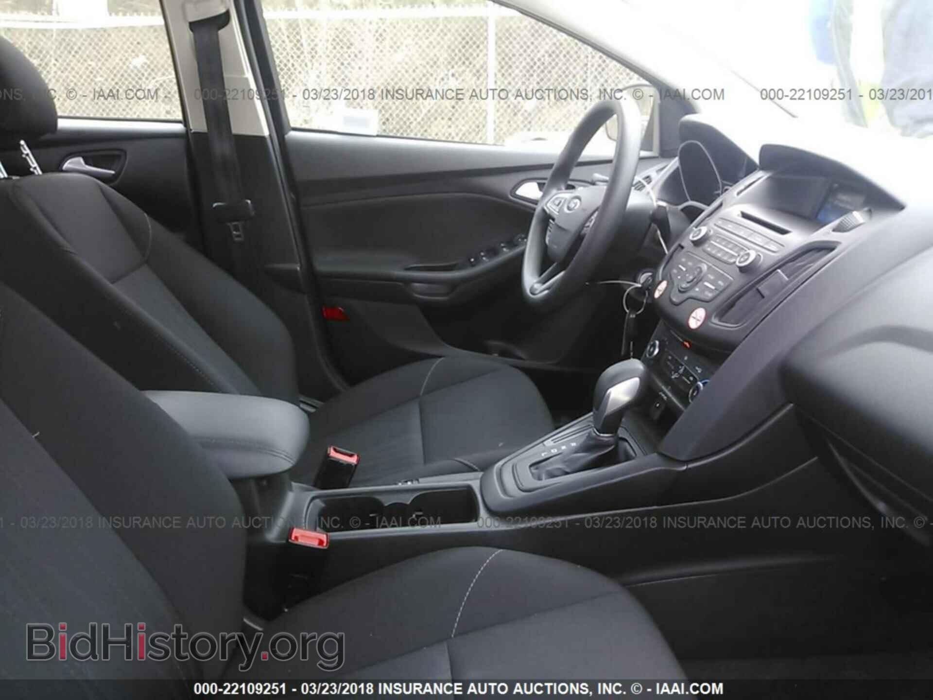 2017 Ford Focus - VIN: 1FADP3F24HL231300 - Фото 5