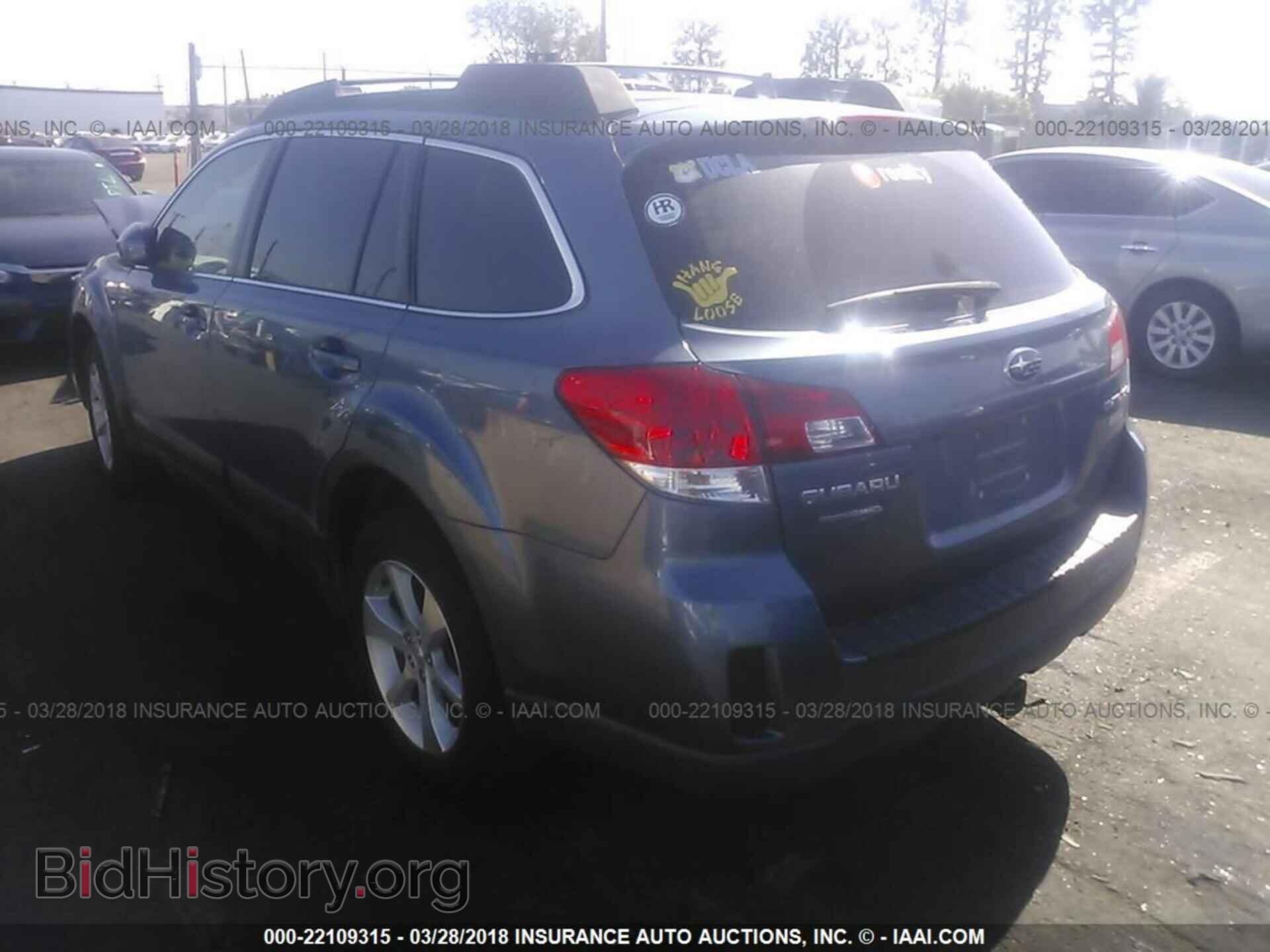 2014 Subaru Outback - VIN: 4S4BRBLC8E3241578 - Фото 3