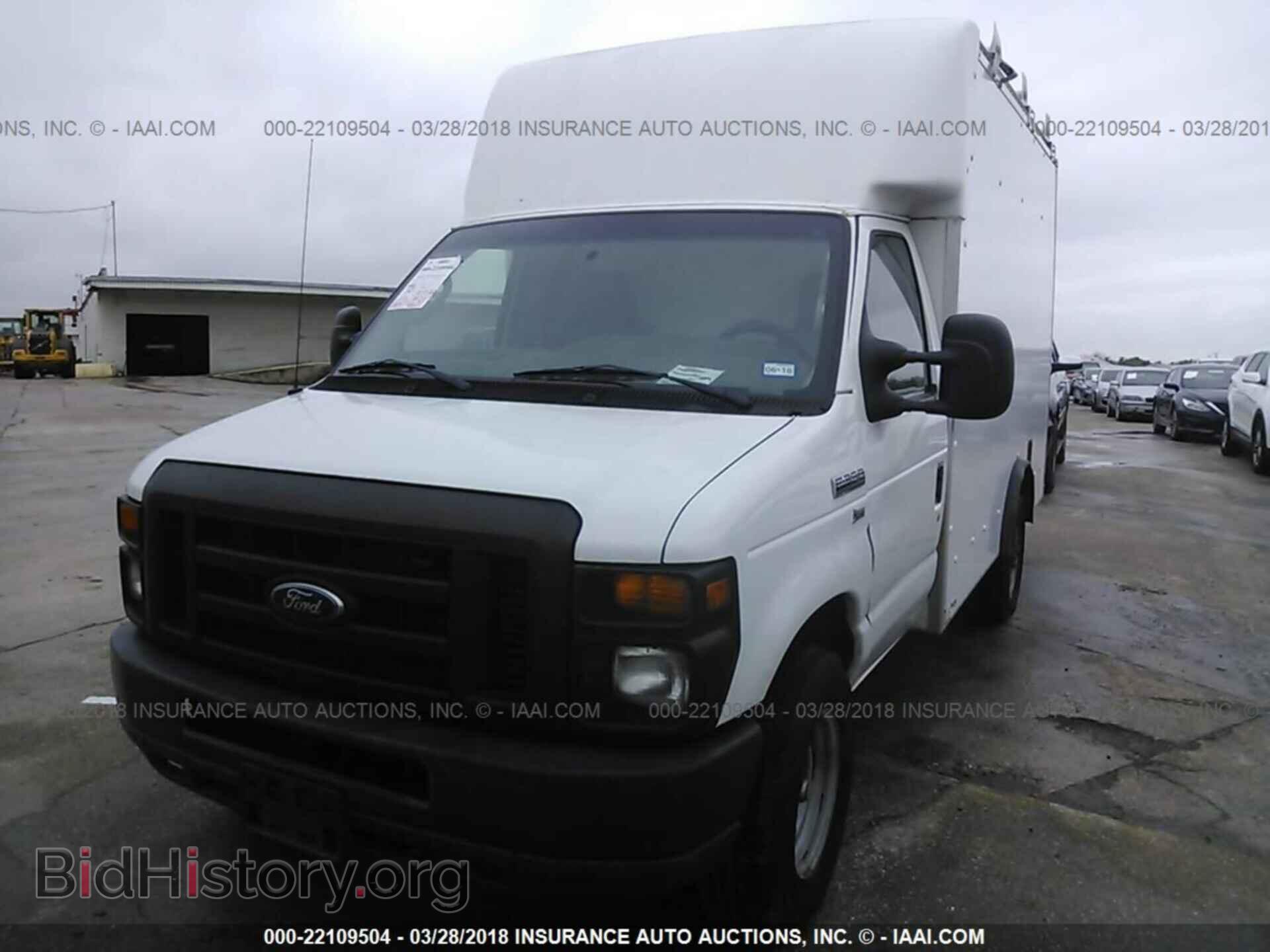 2012 Ford Econoline - VIN: 1FDWE3FL8CDA90408 - Фото 2