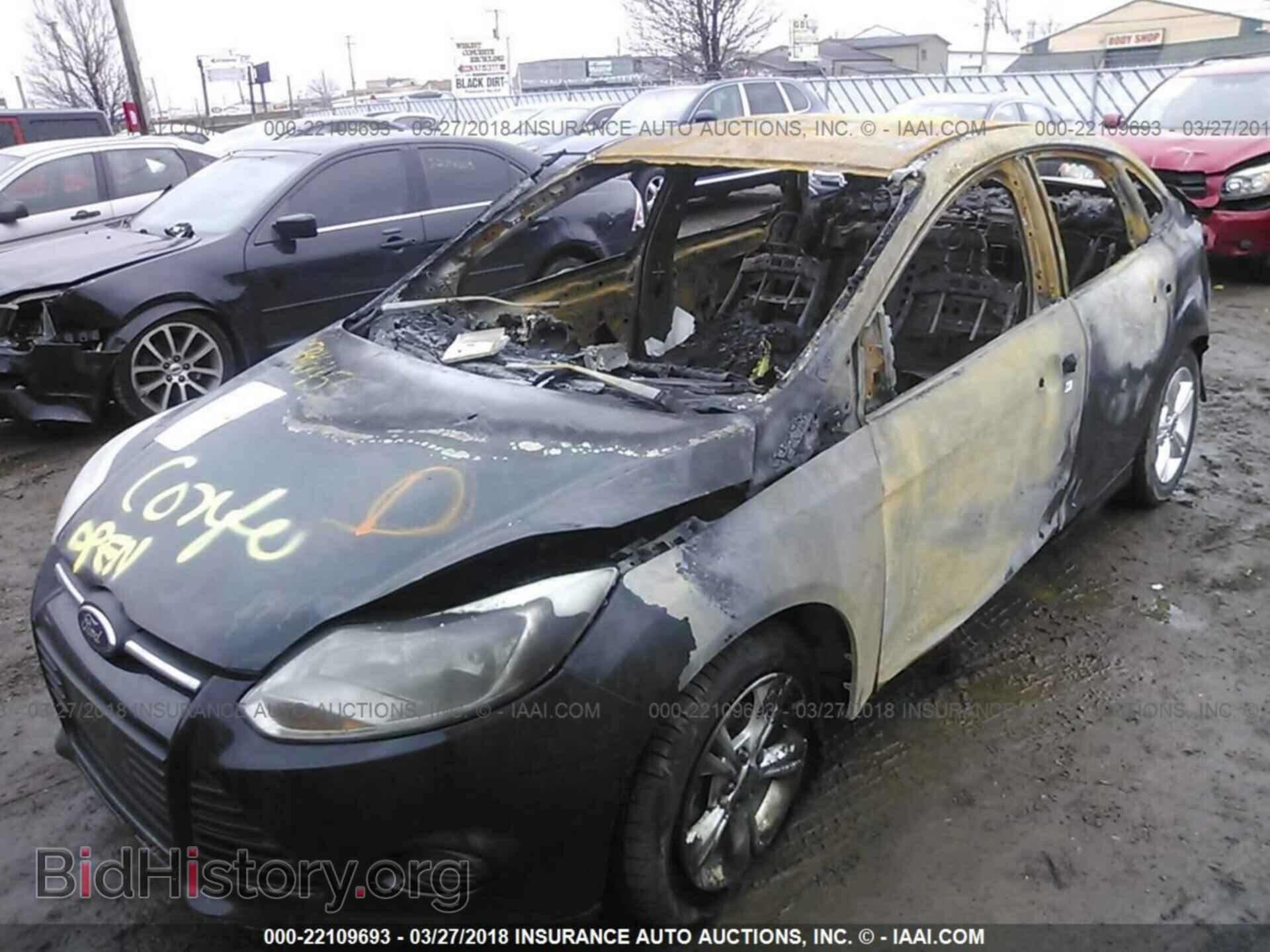2013 Ford Focus - VIN: 1FADP3F26DL320828 - Photo 2