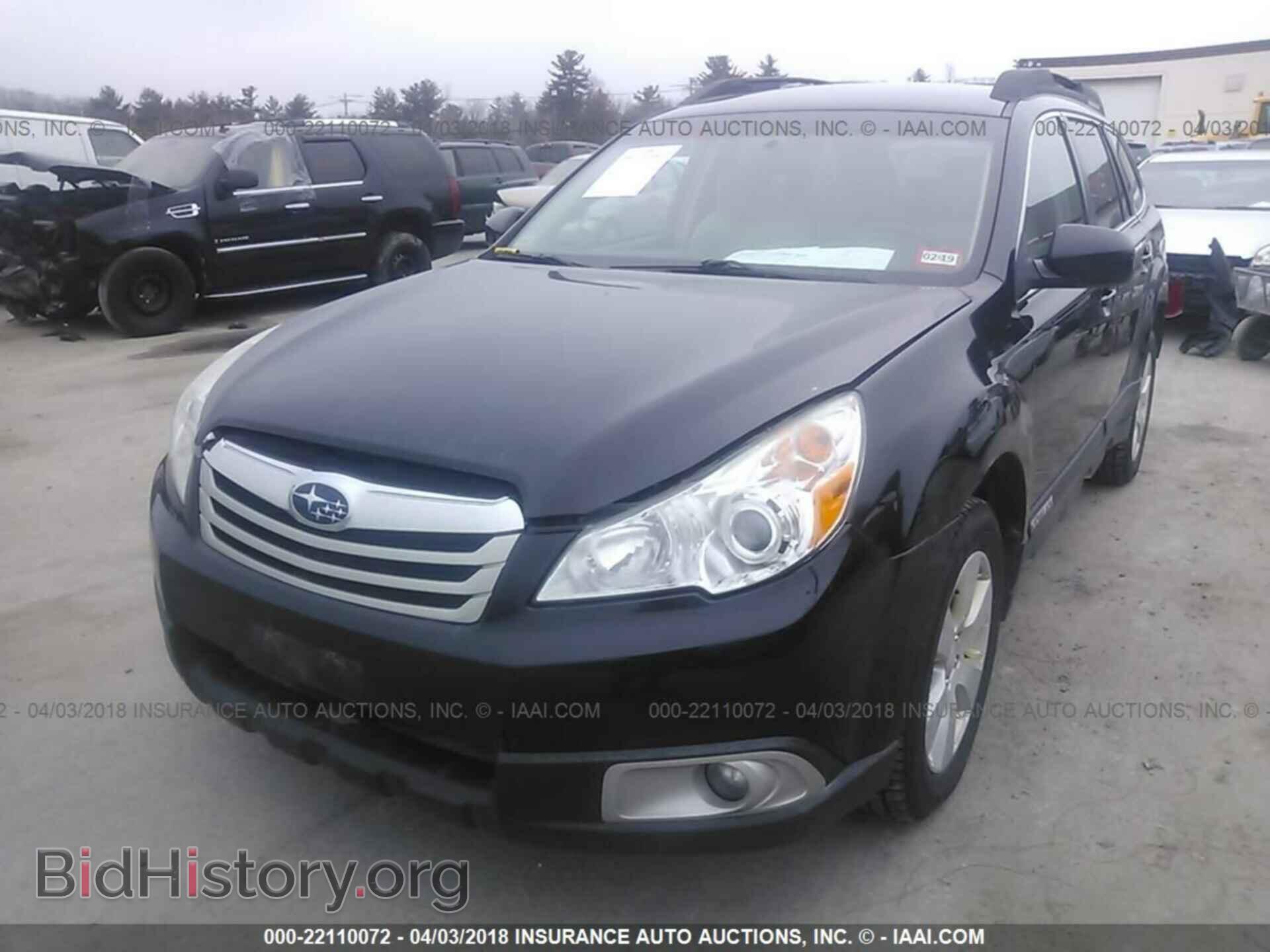 2011 Subaru Outback - VIN: 4S4BRBCC3B3415407 - Фото 2