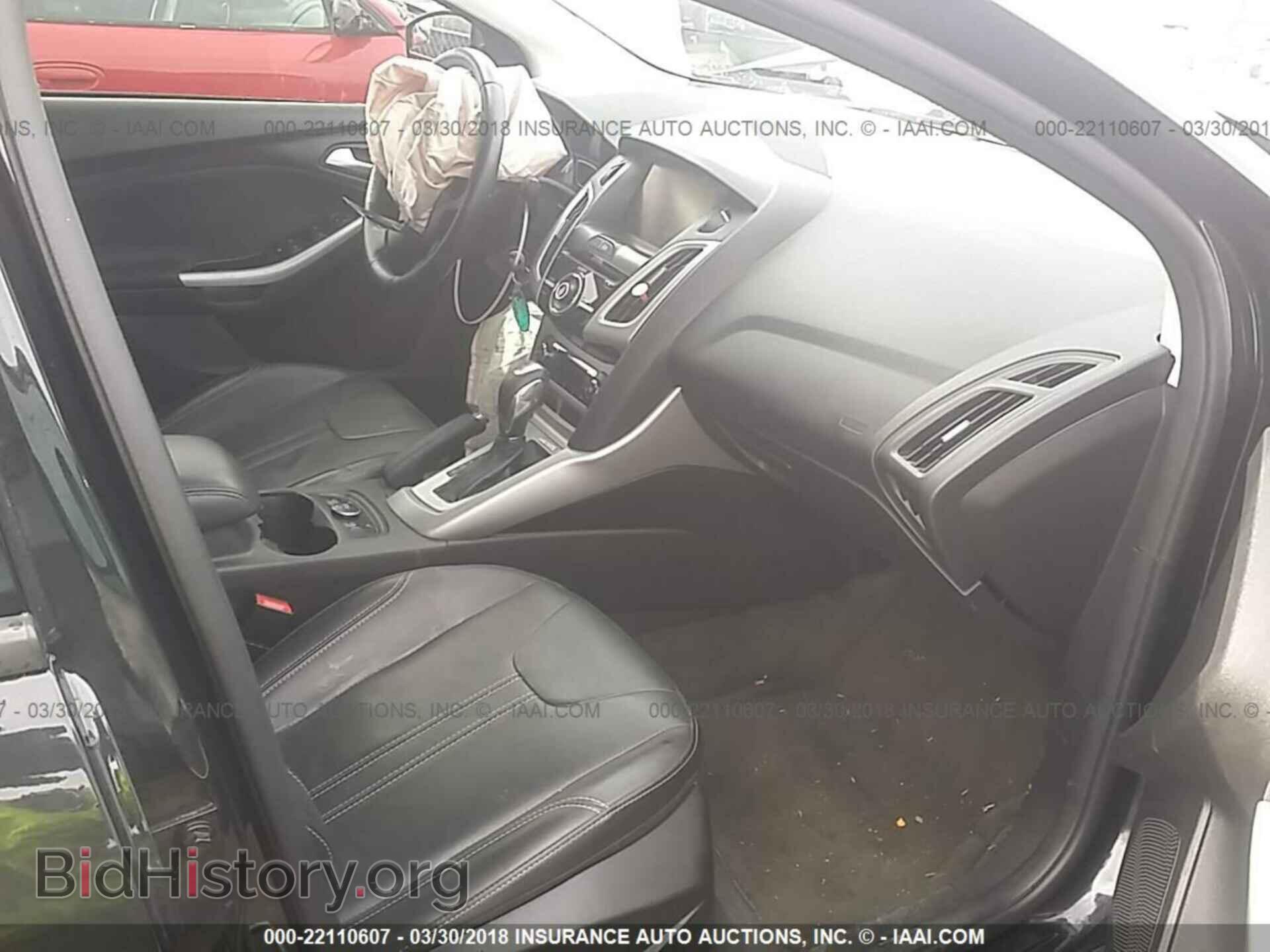 2014 Ford Focus - VIN: 1FADP3F26EL351322 - Photo 5