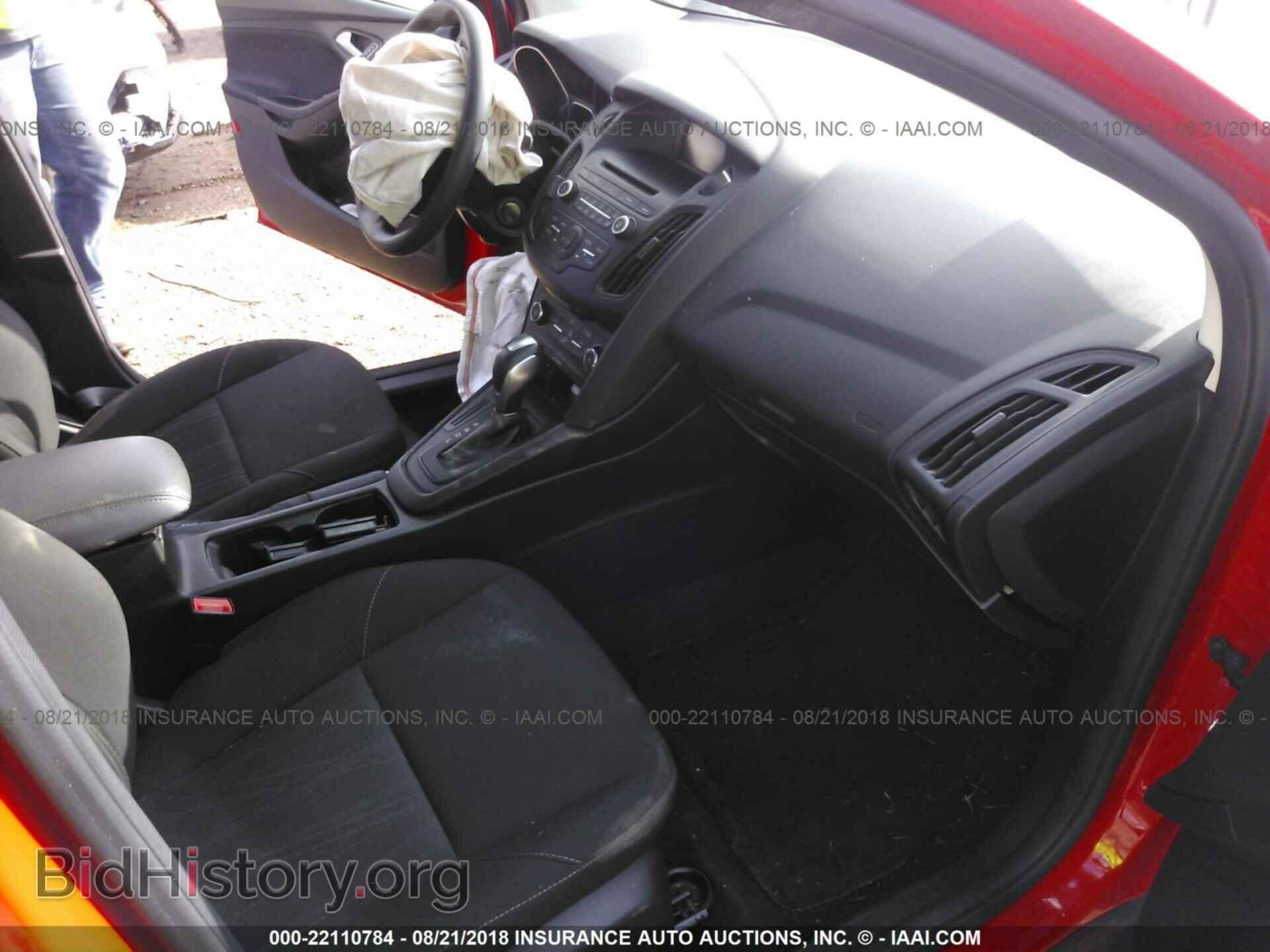 2016 Ford Focus - VIN: 1FADP3F29GL205676 - Photo 5
