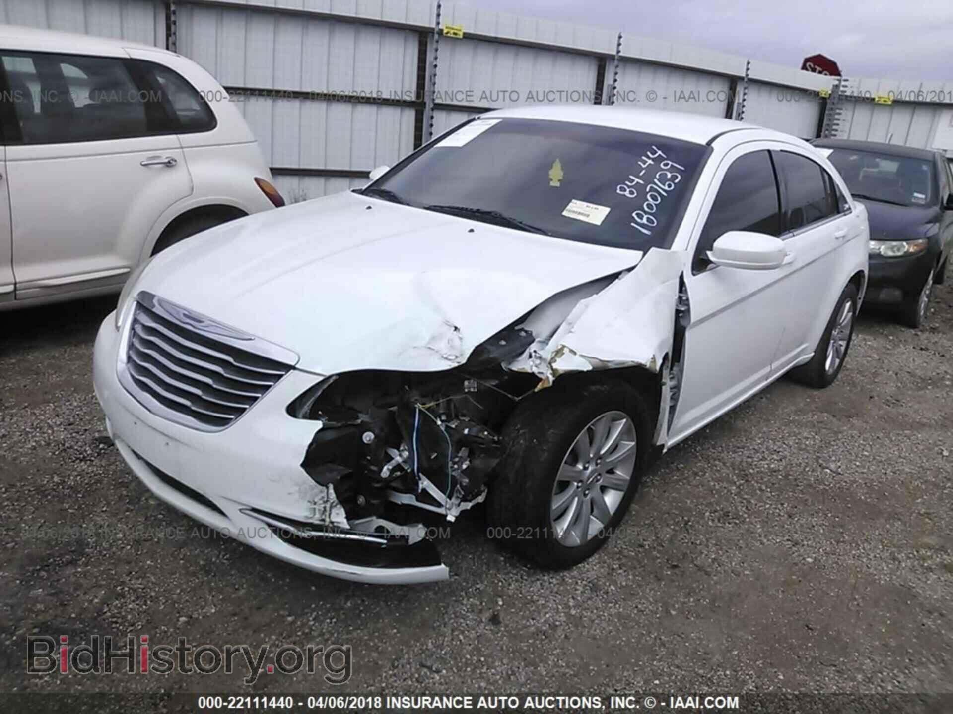 2013 Chrysler 200 - VIN: 1C3CCBBG1DN556535 - Фото 2
