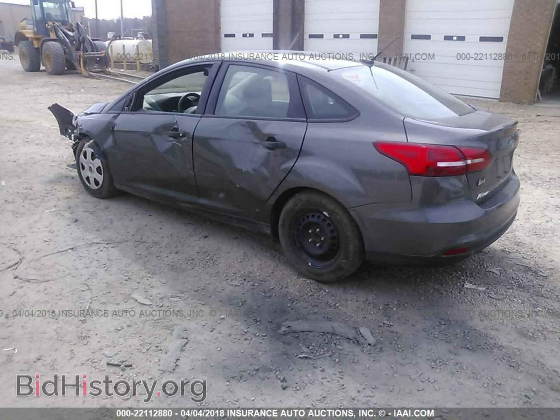 2016 Ford Focus - VIN: 1FADP3E29GL355000 - Photo 3