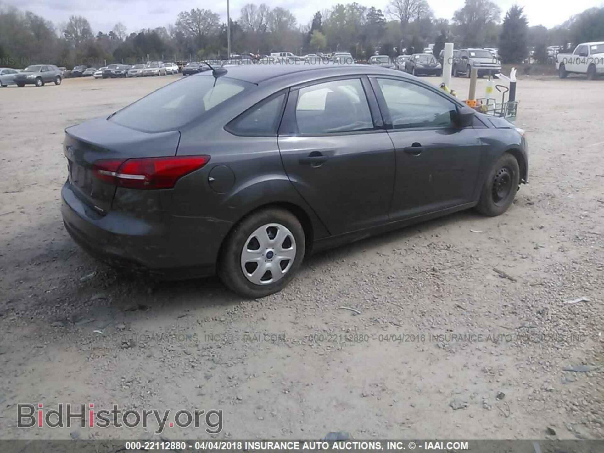 2016 Ford Focus - VIN: 1FADP3E29GL355000 - Photo 4