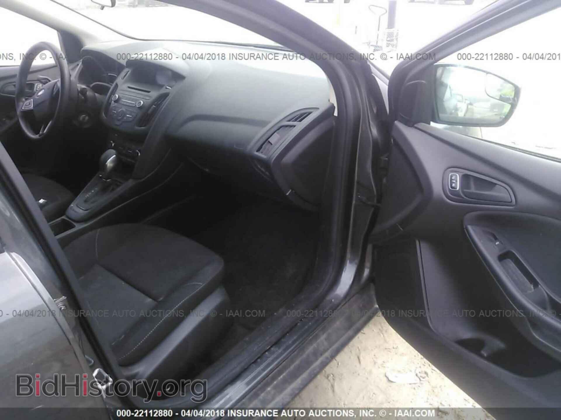 2016 Ford Focus - VIN: 1FADP3E29GL355000 - Photo 5