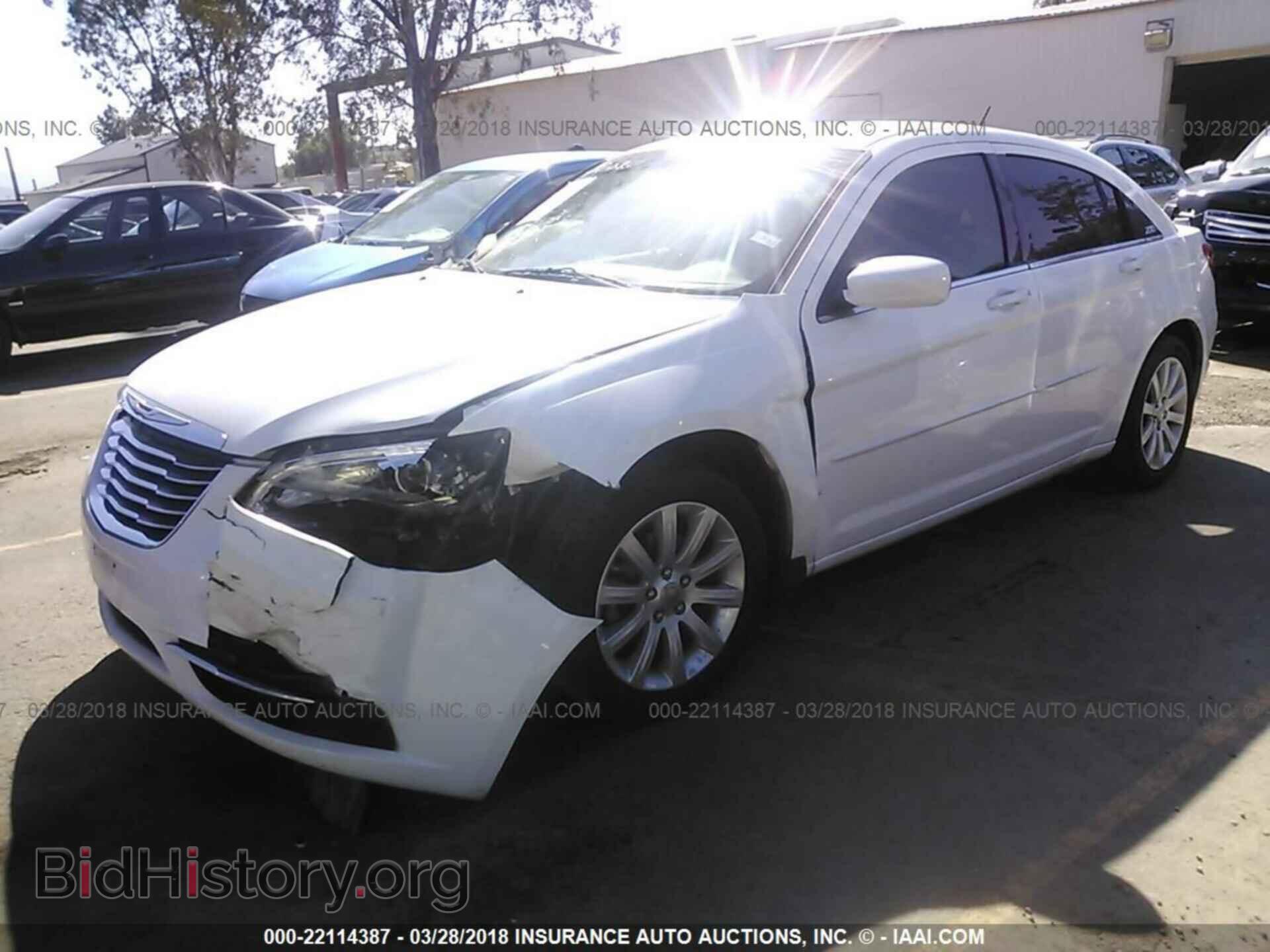 2013 Chrysler 200 - VIN: 1C3CCBBB5DN603909 - Фото 2
