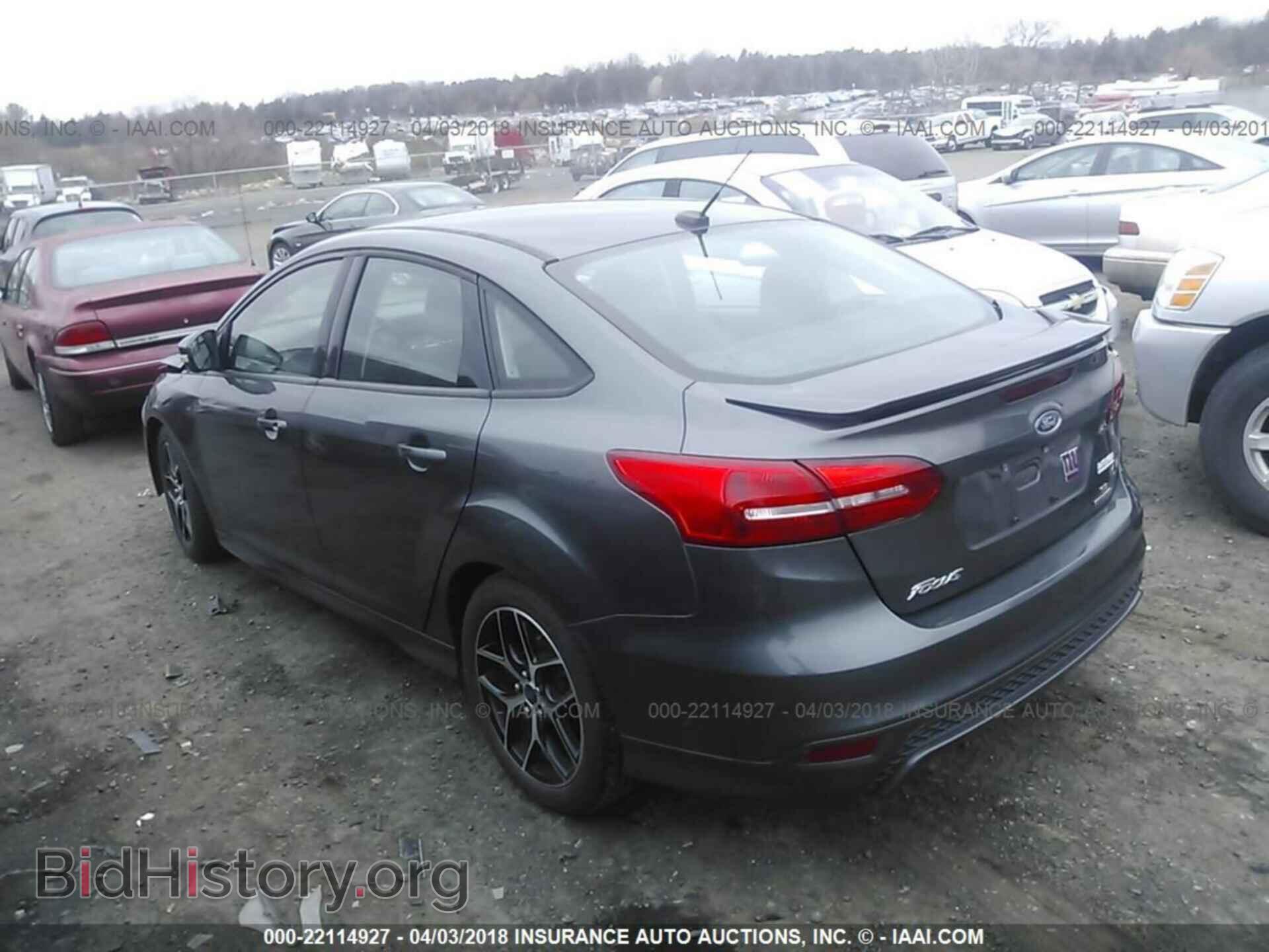 2015 Ford Focus - VIN: 1FADP3F24FL218639 - Photo 3