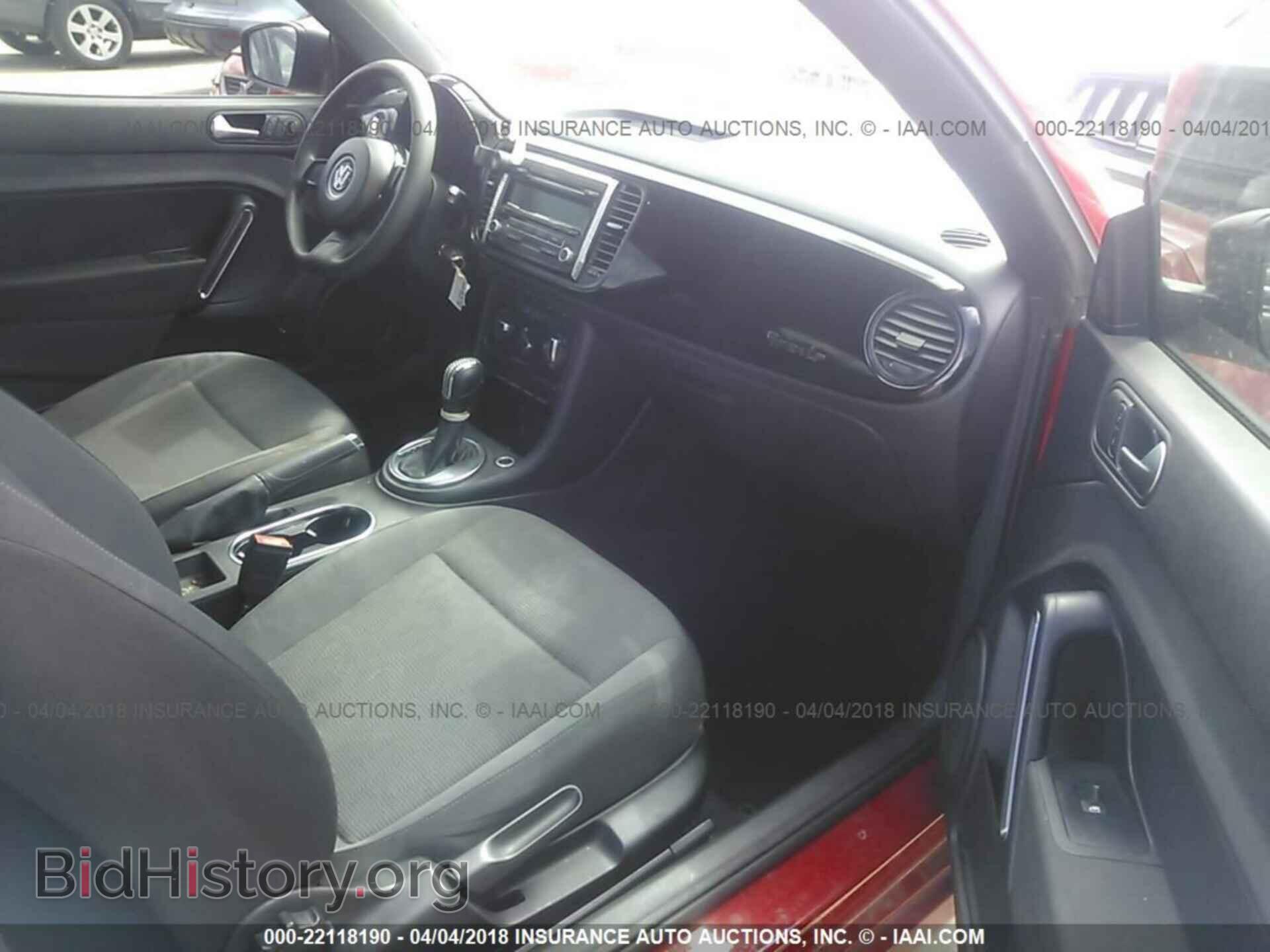 2012 Volkswagen Beetle - VIN: 3VWFP7ATXCM646829 - Фото 5
