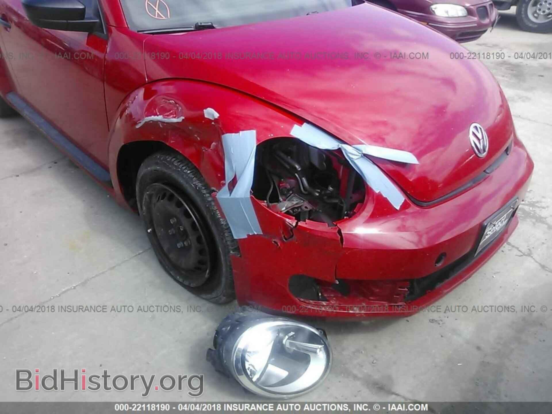 2012 Volkswagen Beetle - VIN: 3VWFP7ATXCM646829 - Фото 6