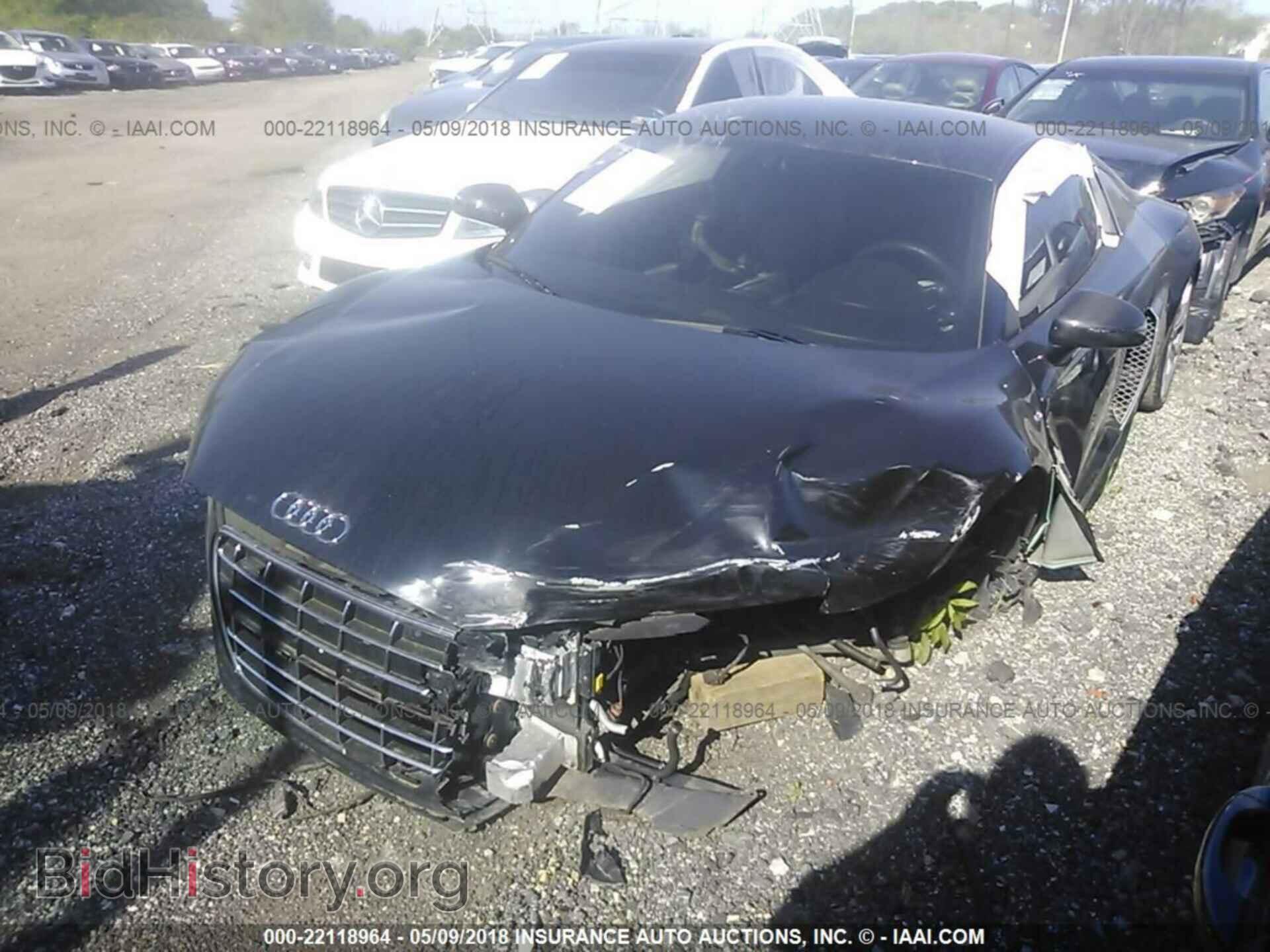 2011 Audi R8 - VIN: WUAENAFG7BN002922 - Фото 2