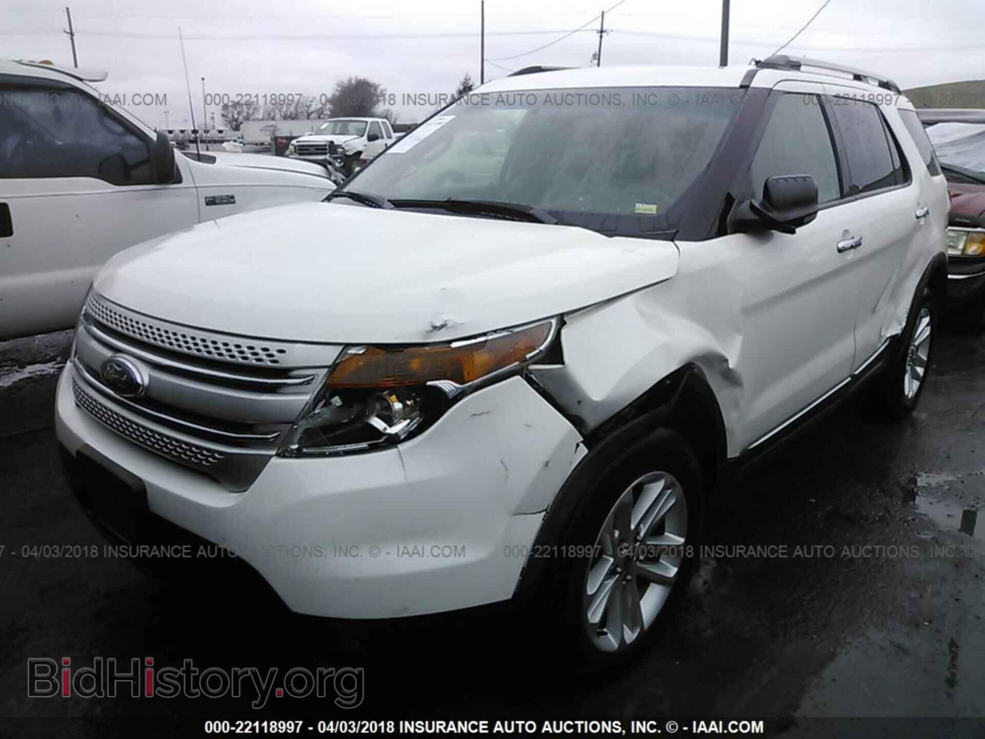 2011 Ford Explorer - VIN: 1FMHK8D88BGA24998 - Фото 2