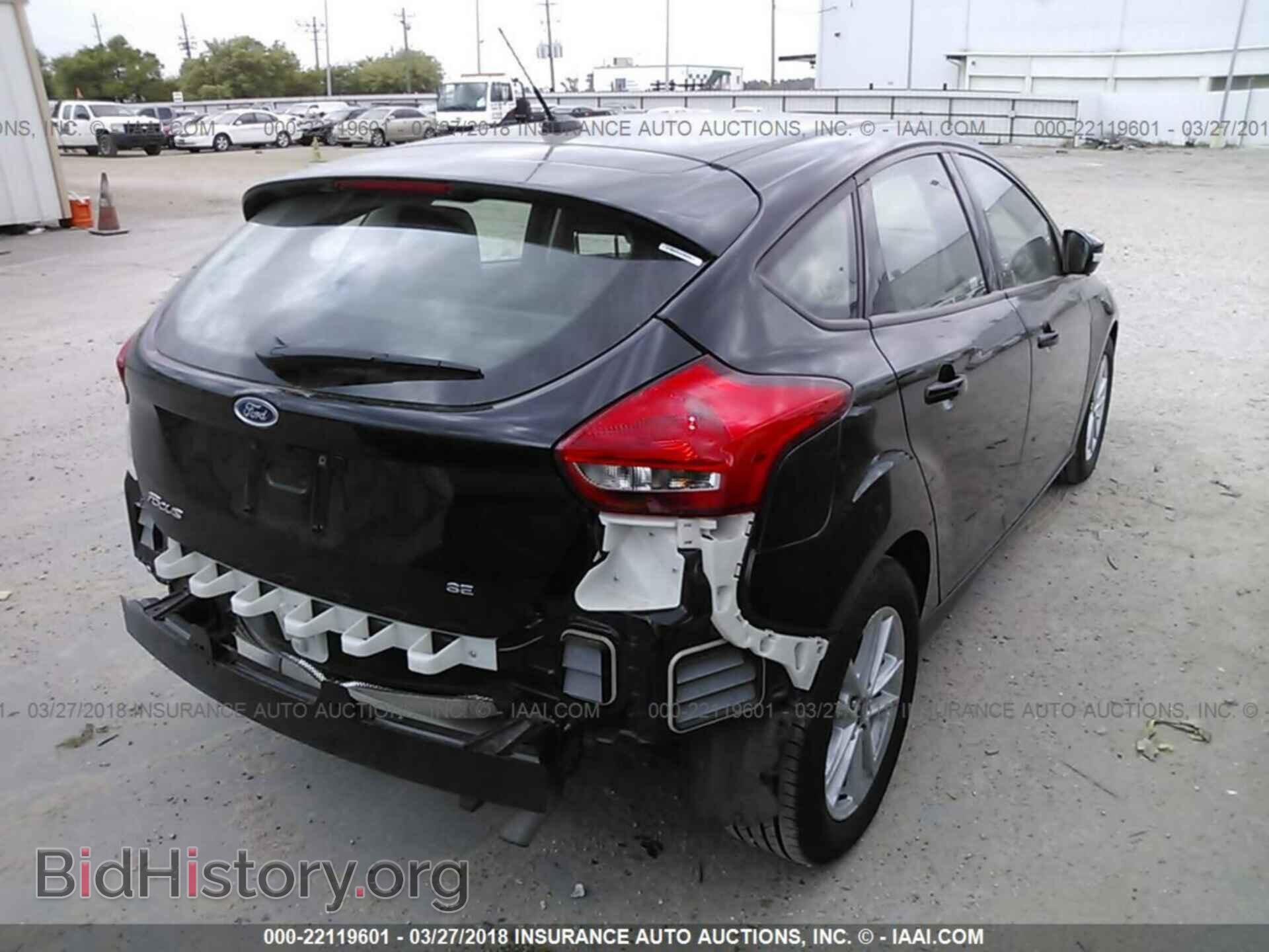 2017 Ford Focus - VIN: 1FADP3K2XHL290843 - Photo 4