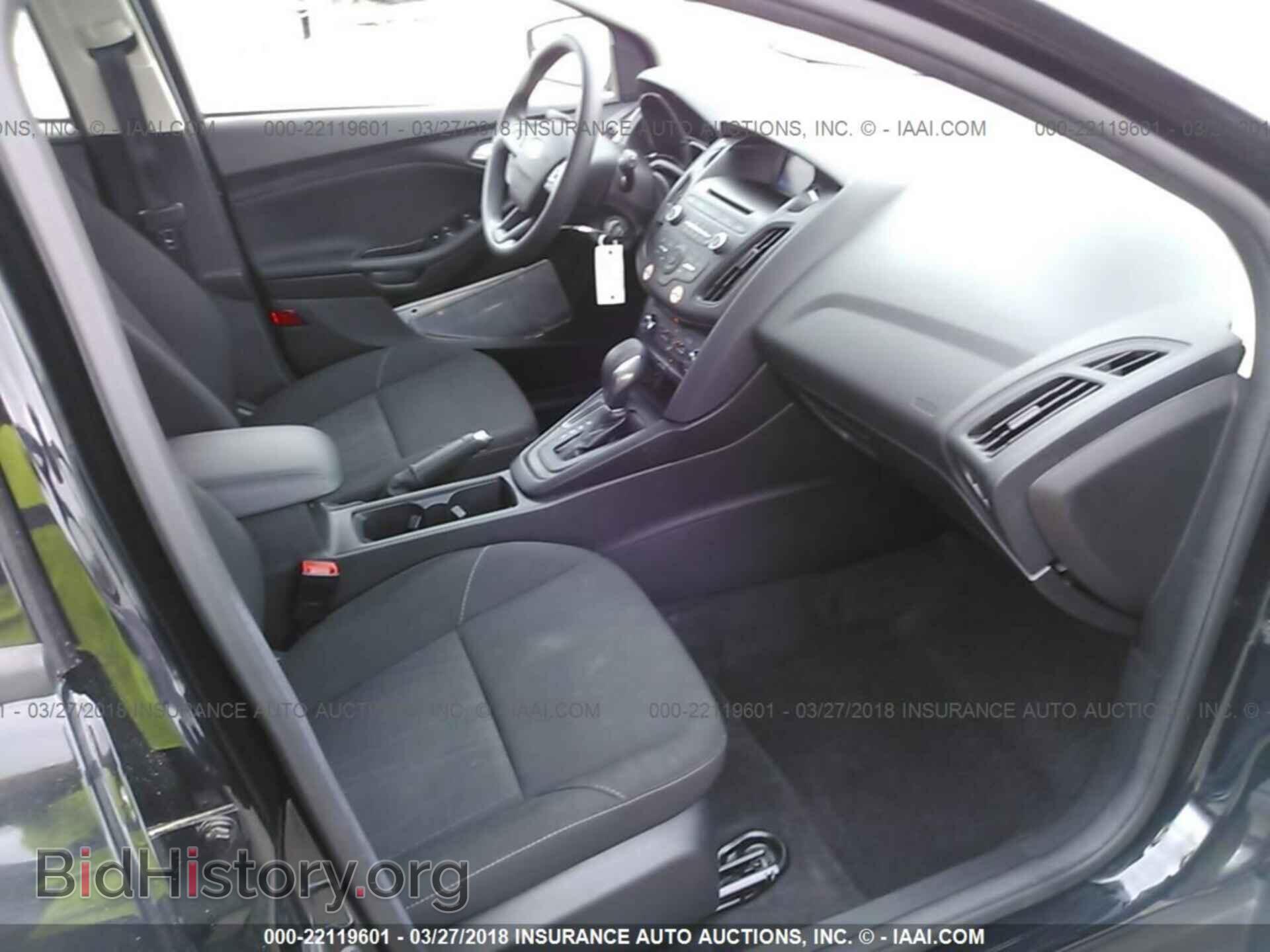 2017 Ford Focus - VIN: 1FADP3K2XHL290843 - Photo 5
